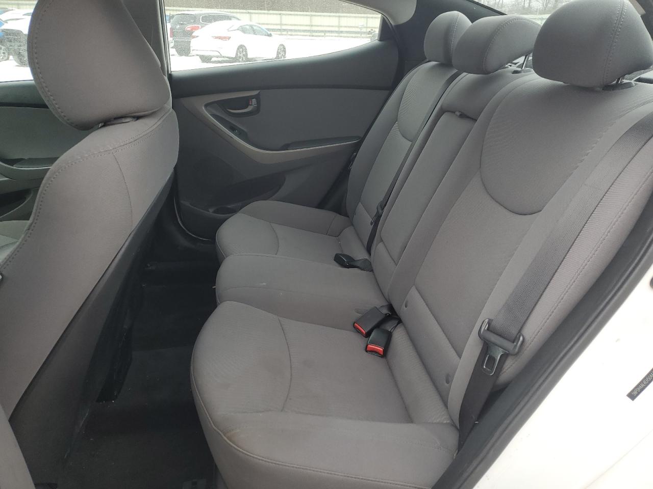 2014 Hyundai Elantra - Image 10