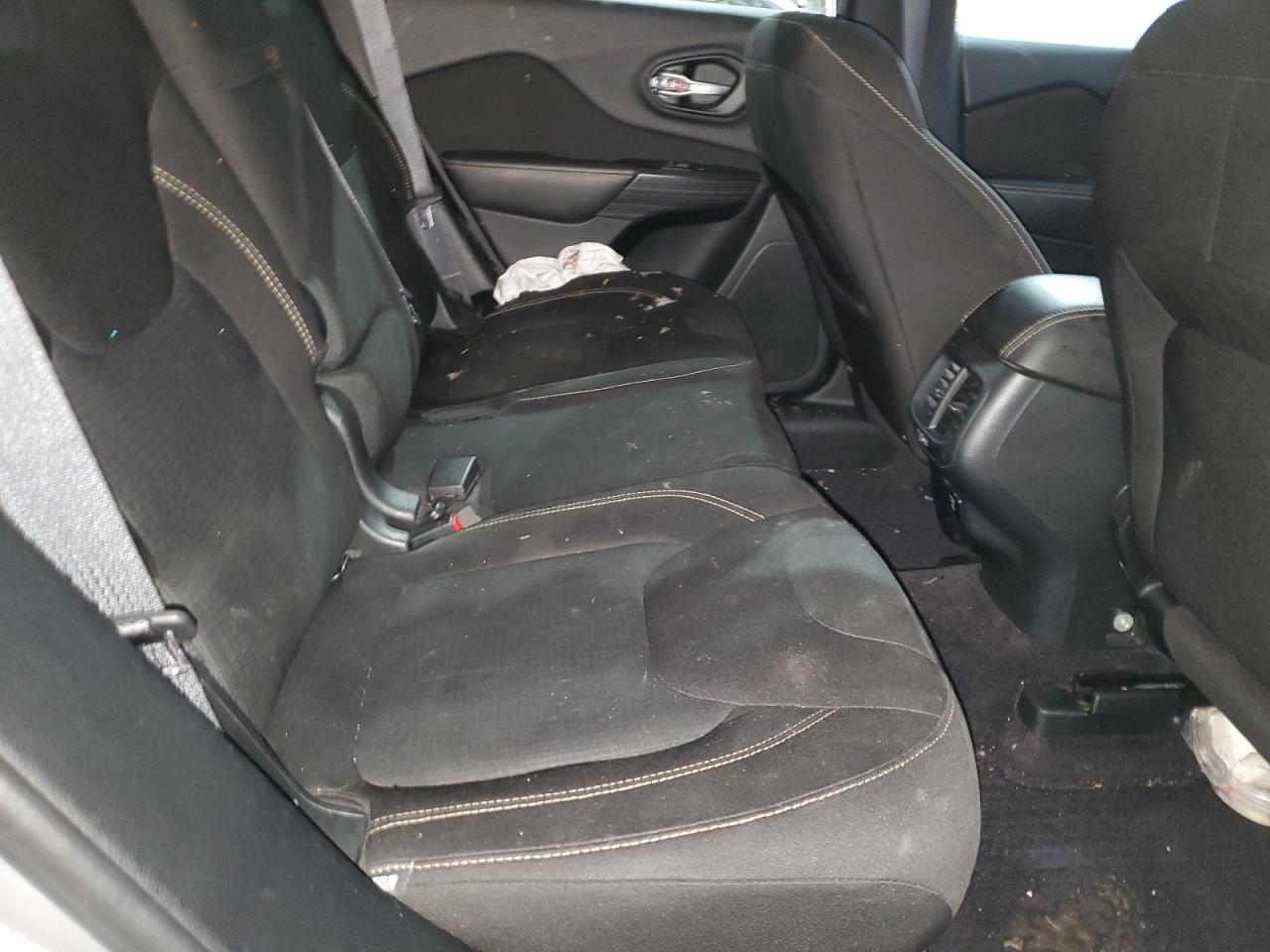 2016 Jeep Grand Cherokee - Image 12