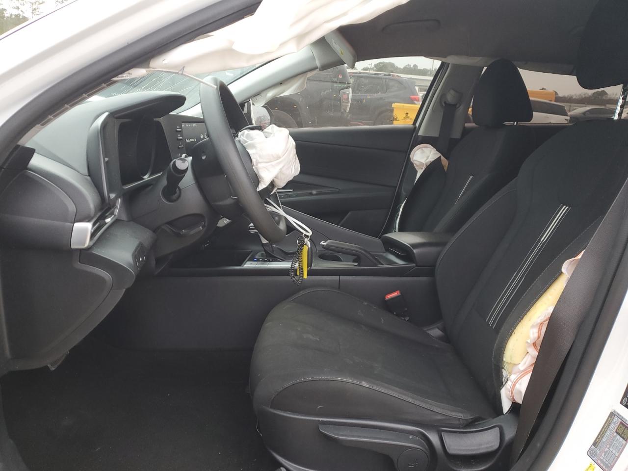 2021 Hyundai Elantra - Image 7