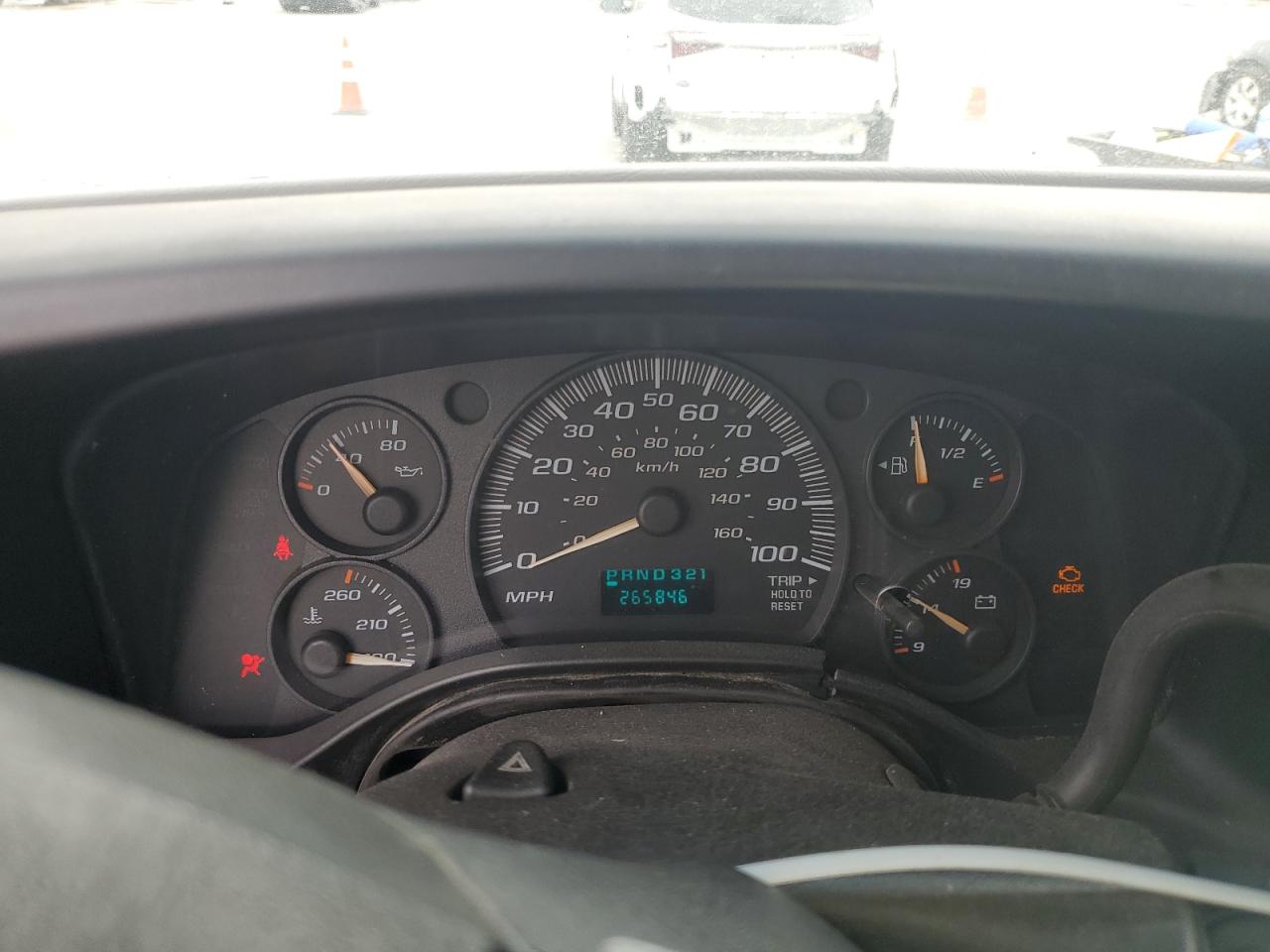 2005 Chevrolet Express - Image 9