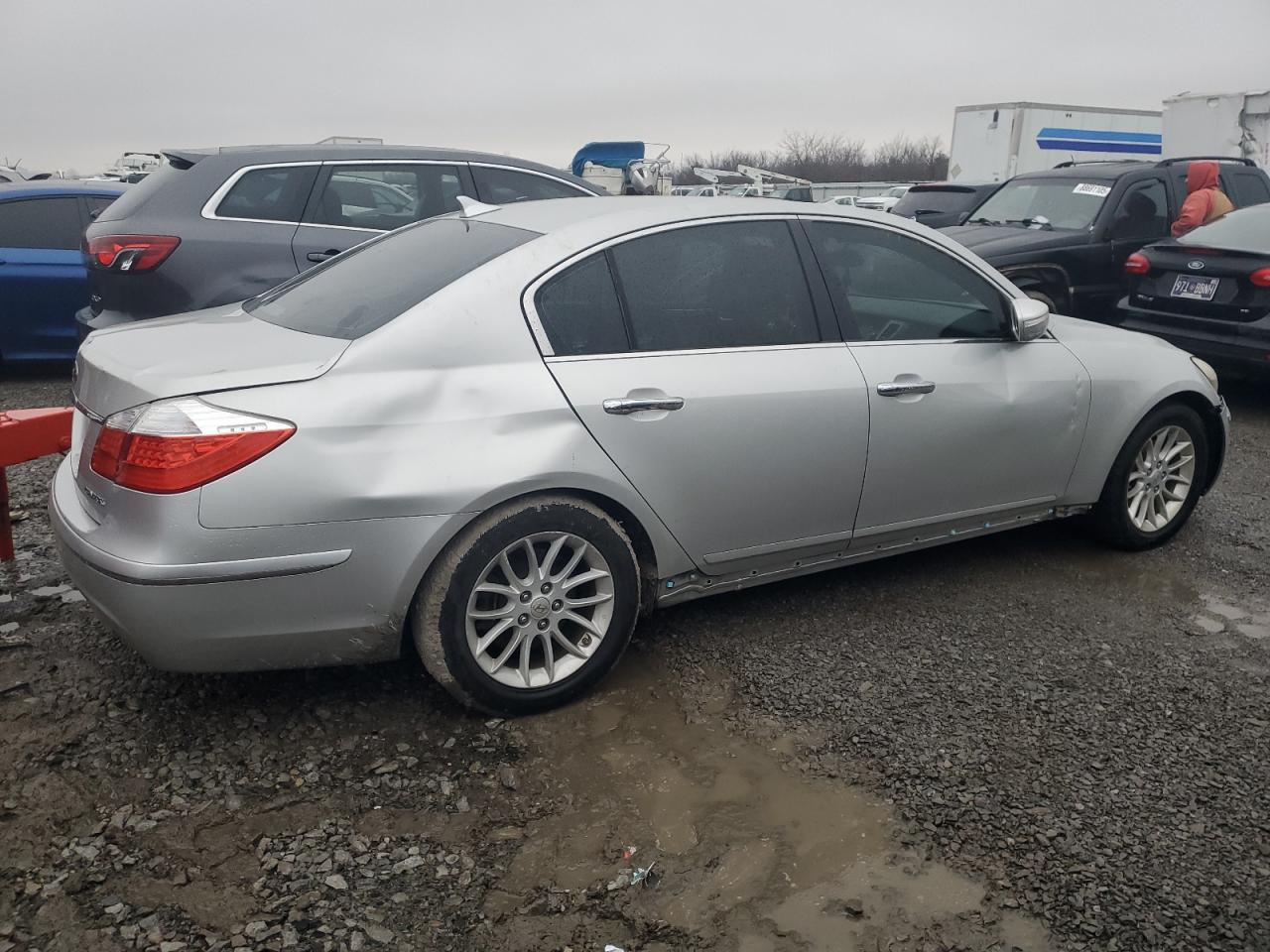 2011 Hyundai Genesis - Image 3
