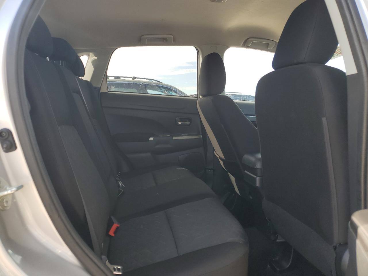 2020 Mitsubishi Outlander - Image 10