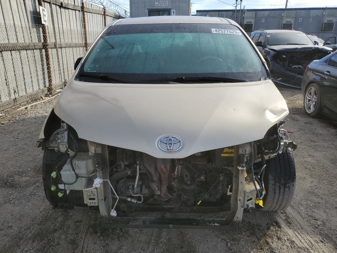 2011 Toyota Sienna - Image 5