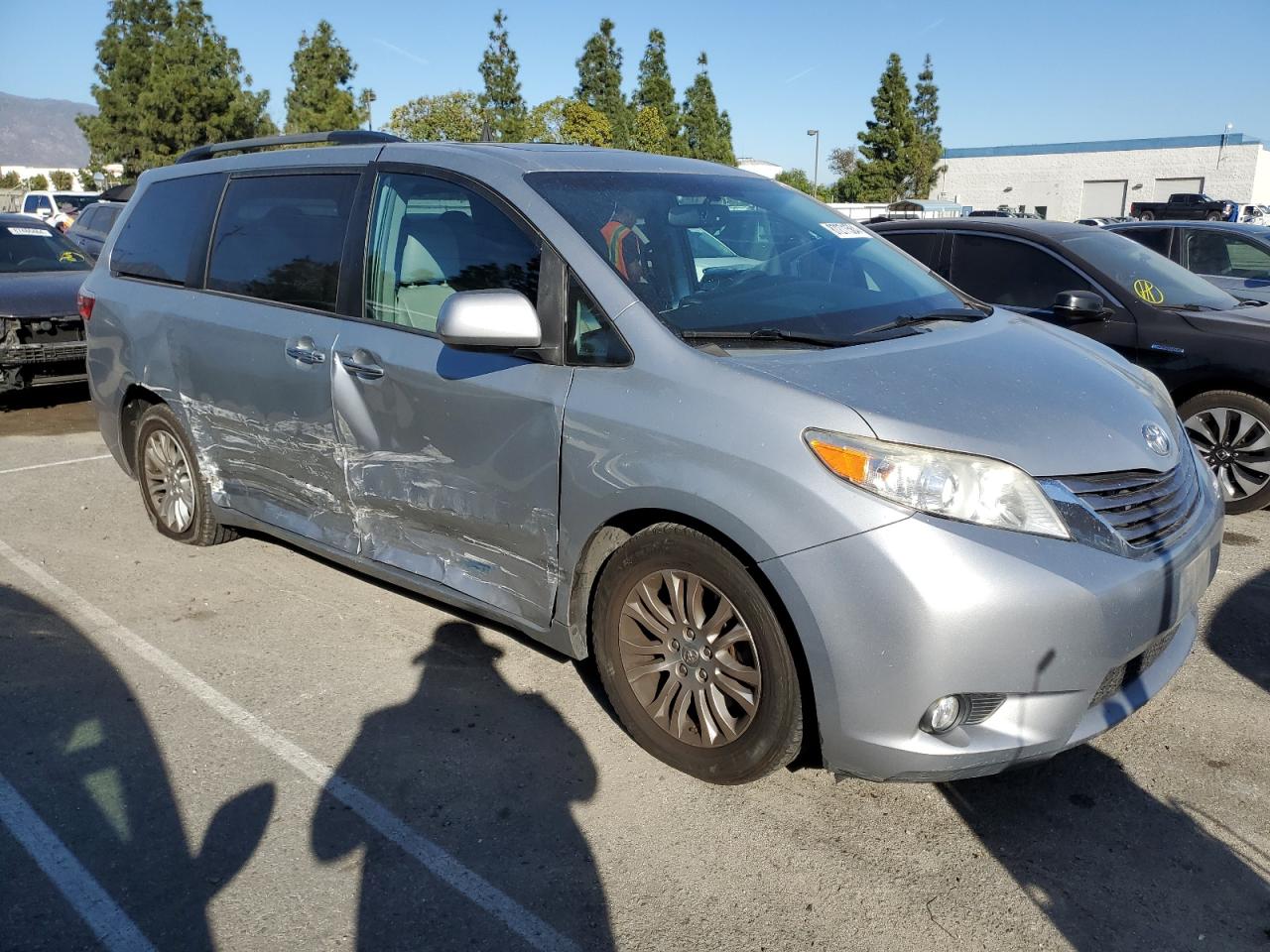 2015 Toyota Sienna - Image 4