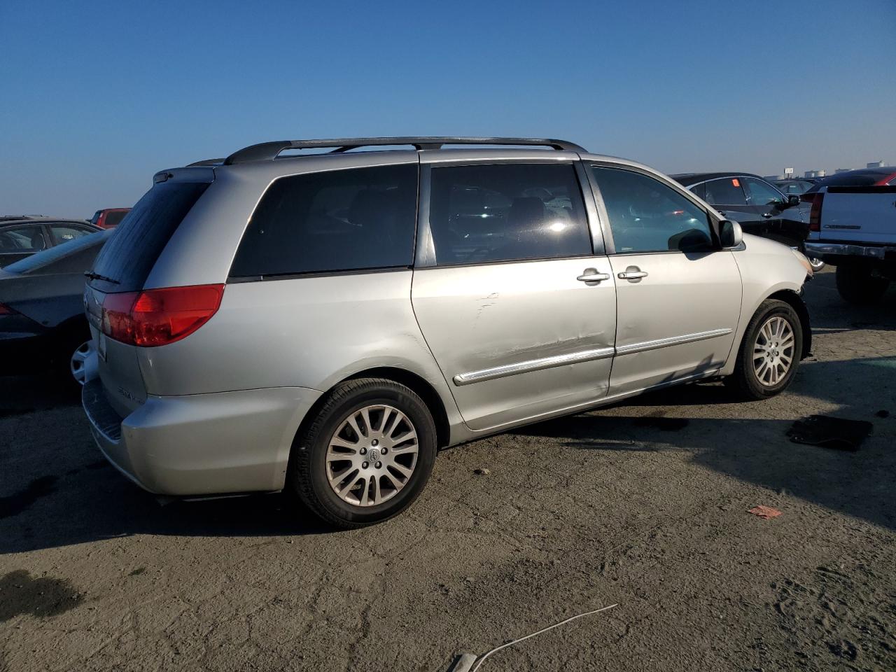 2009 Toyota Sienna - Image 3