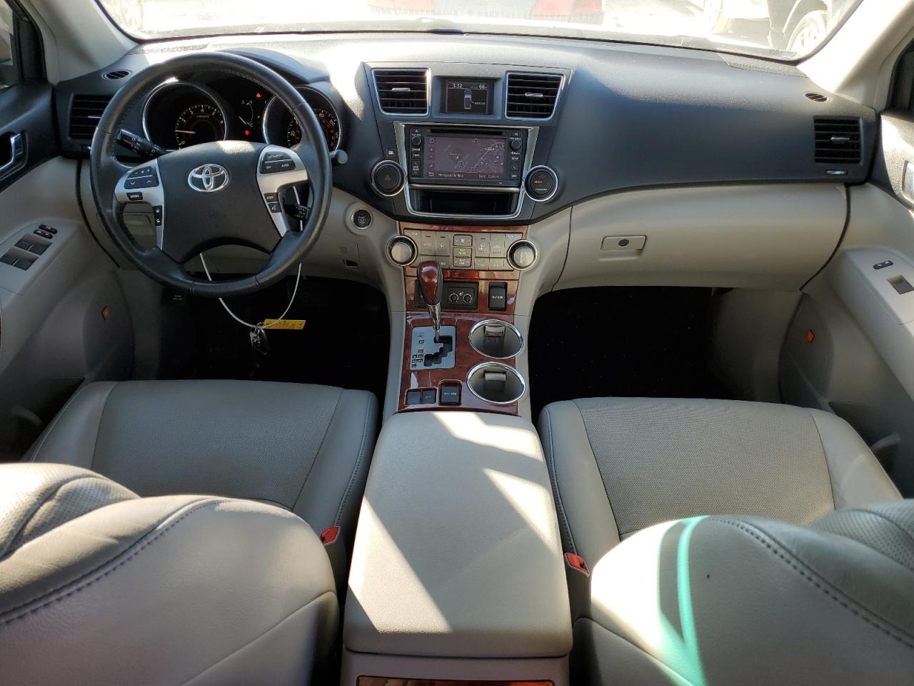2013 Toyota Highlander - Image 8