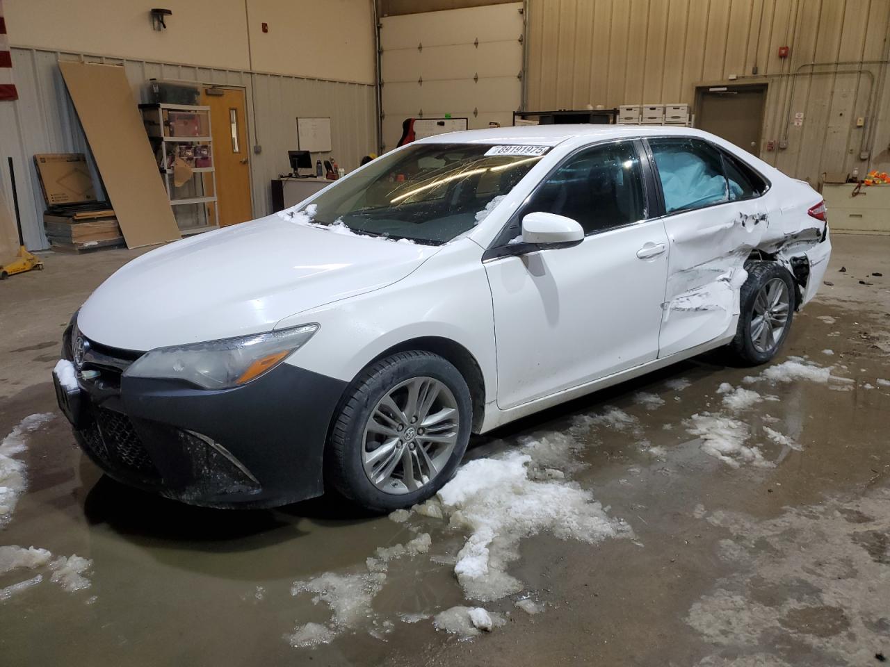 2016 Toyota Camry Le de vânzare în Candia, NH - Side
