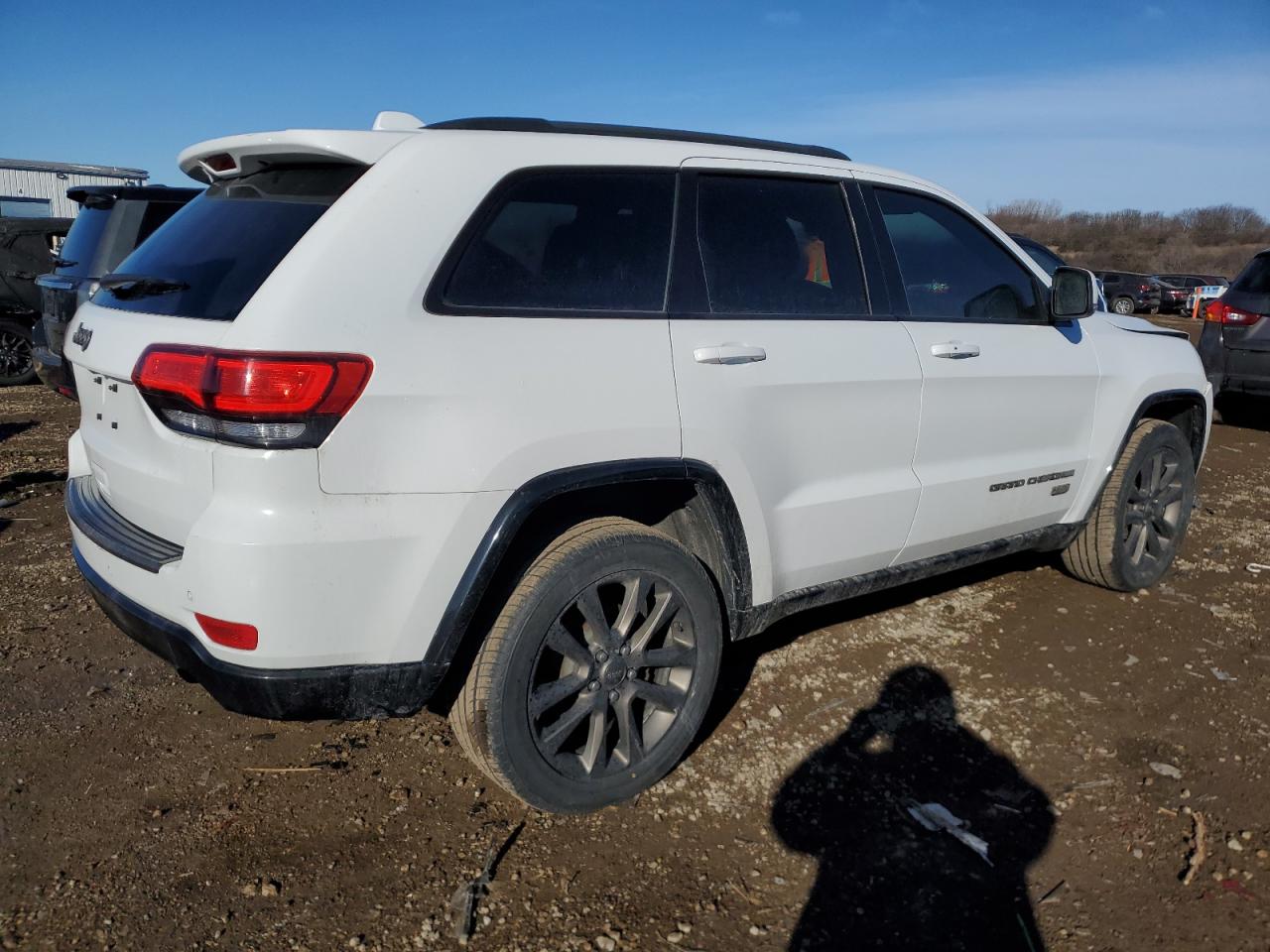 2016 Jeep Grand Cherokee - Image 3