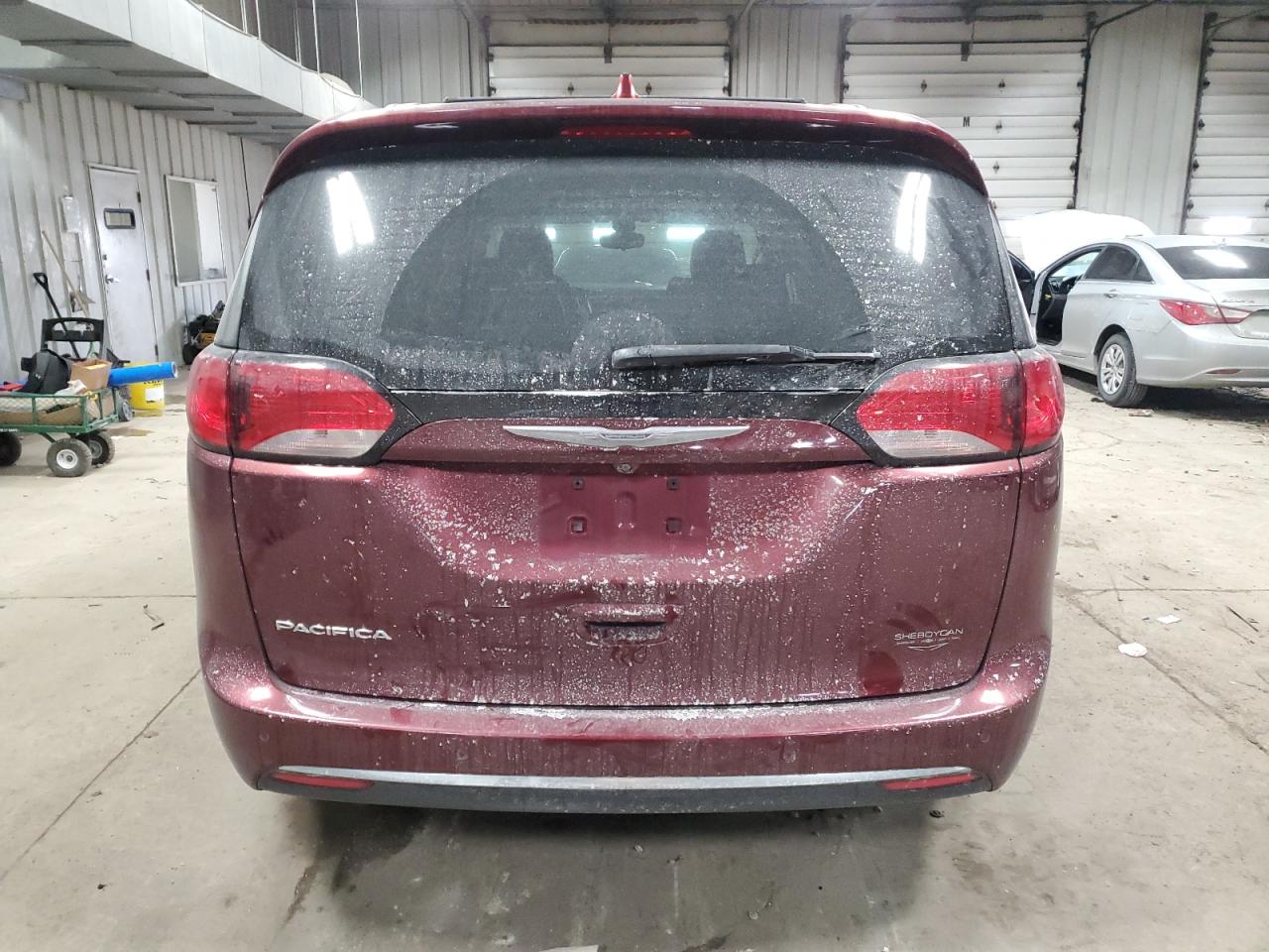 2017 Chrysler Pacifica - Image 6