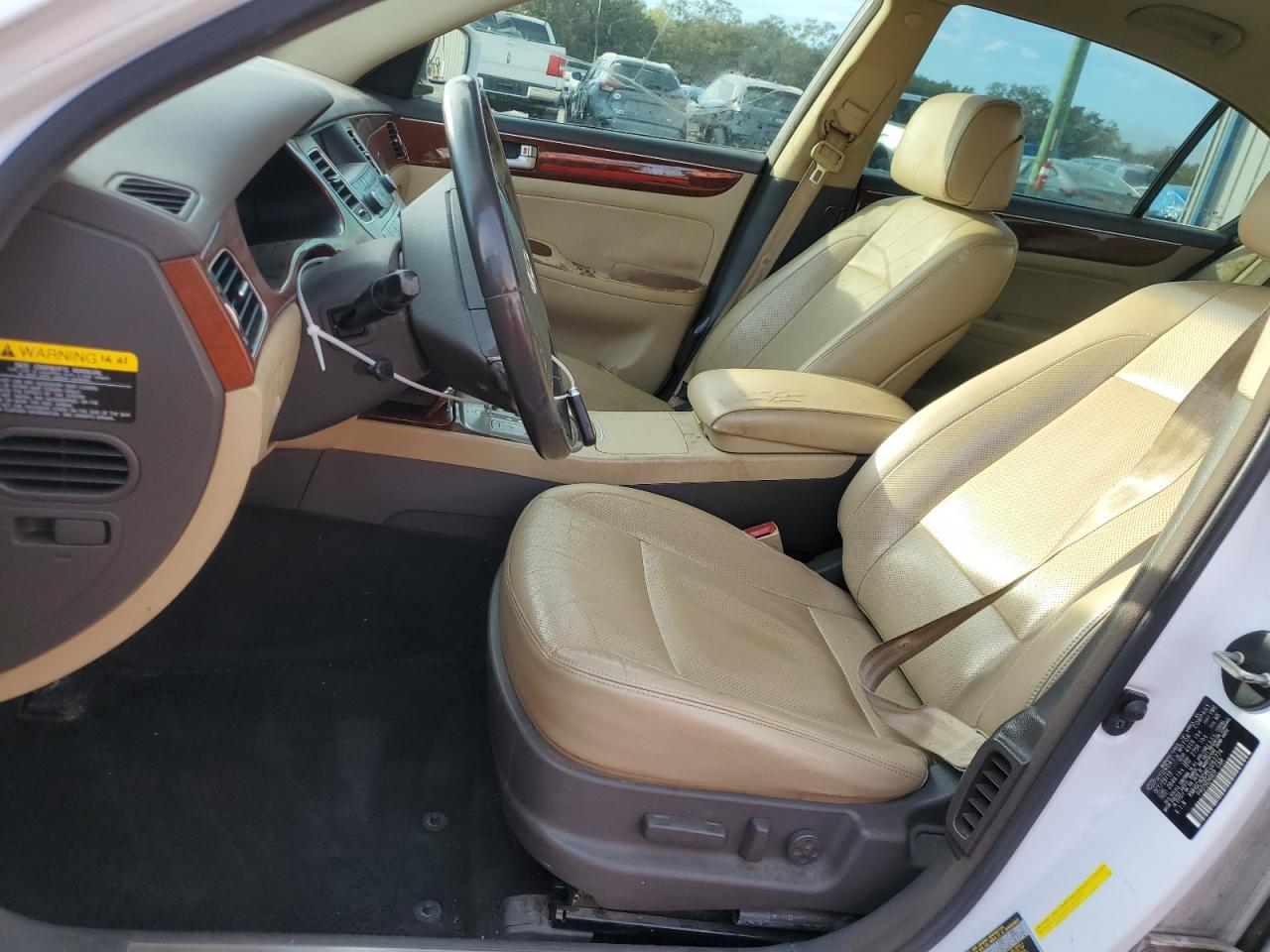 2014 Hyundai Genesis - Image 7
