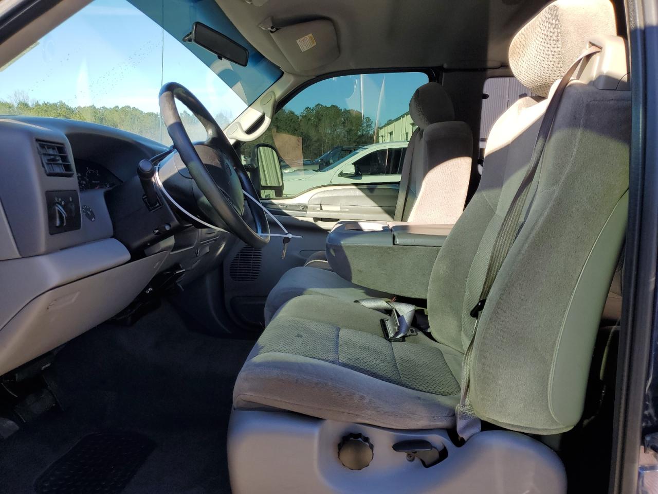 2001 Ford F250 - Image 7