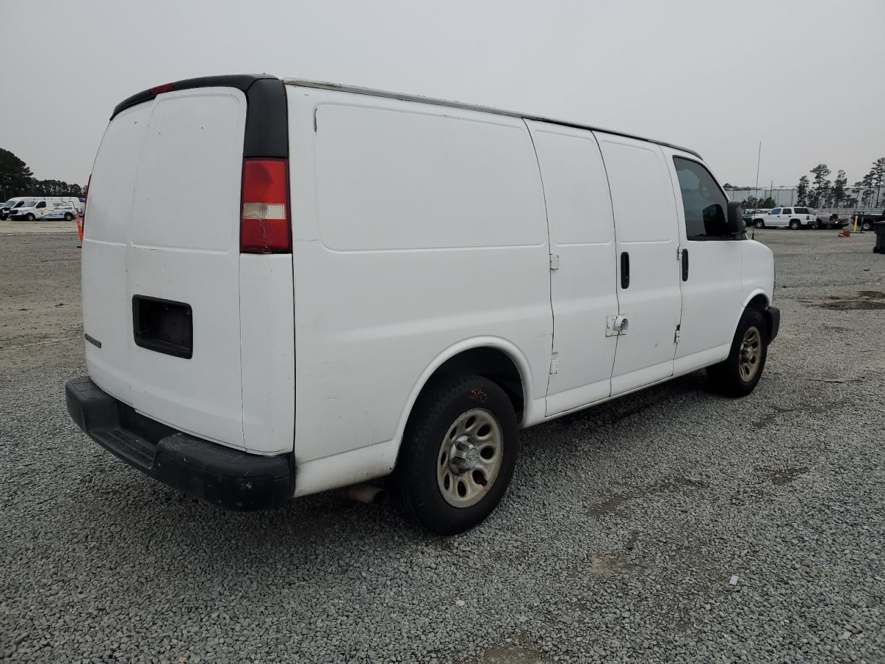 2009 Chevrolet Express - Image 3