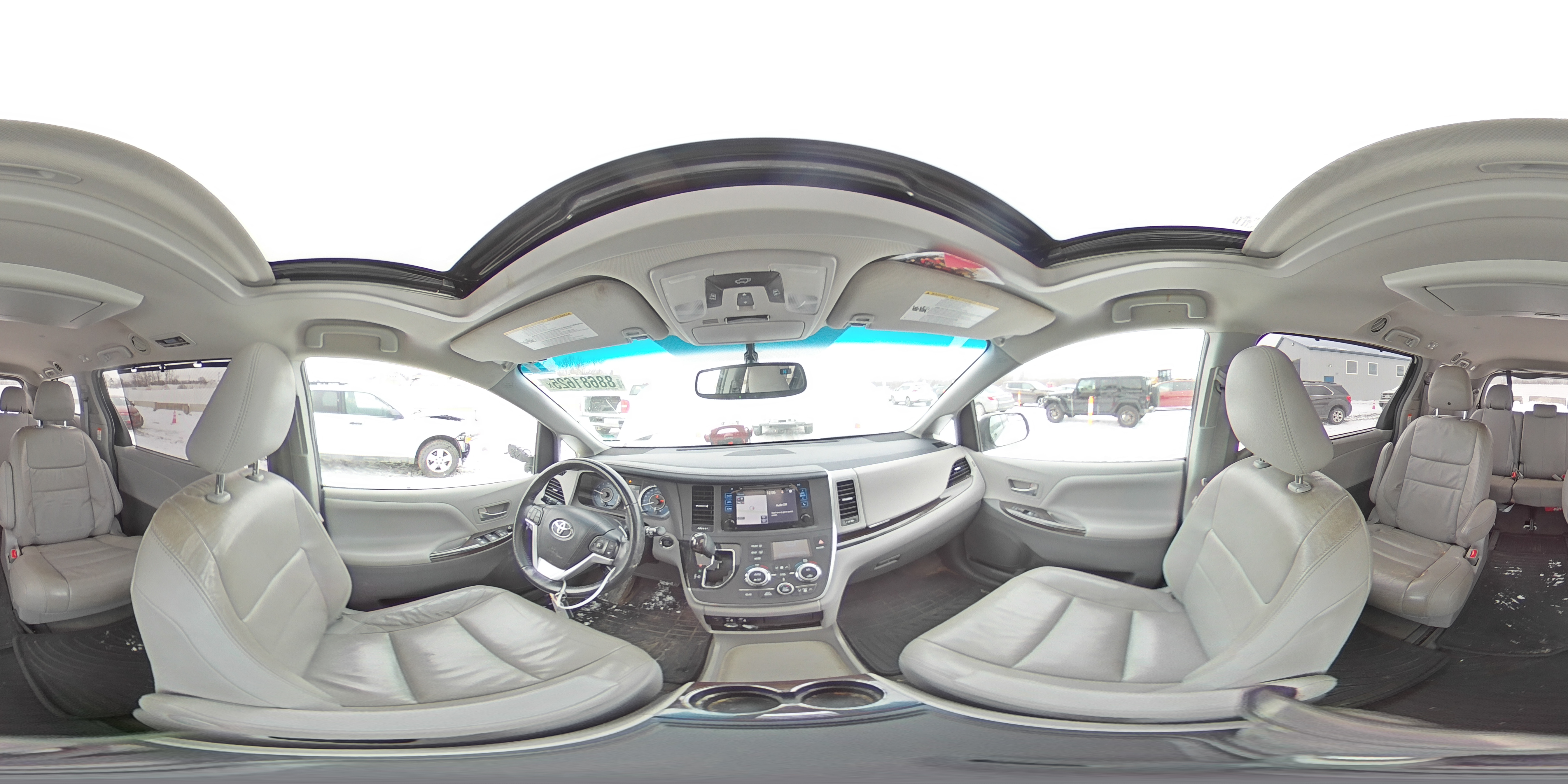 2015 Toyota Sienna - Image 13