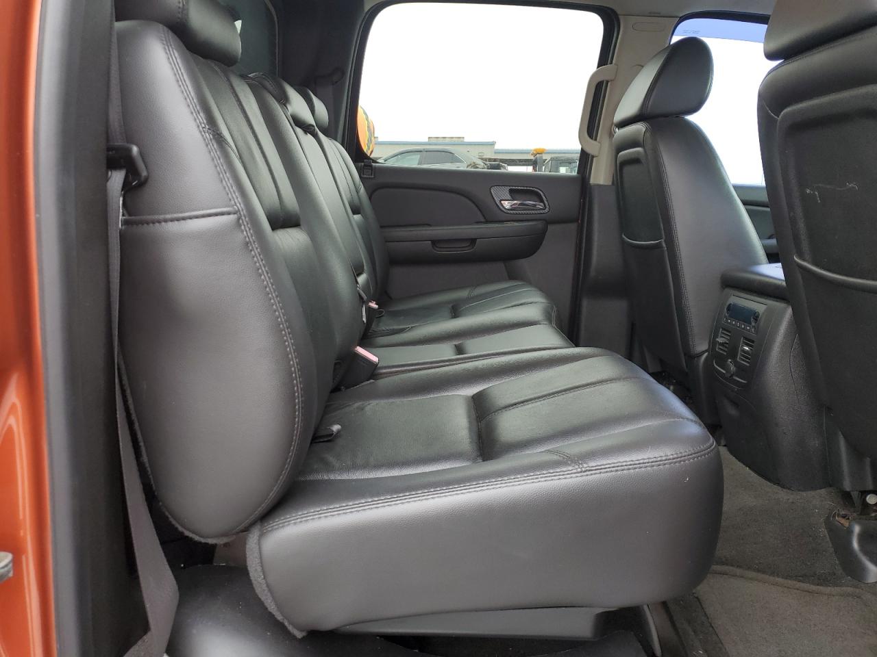 2008 Chevrolet Avalanche - Image 10