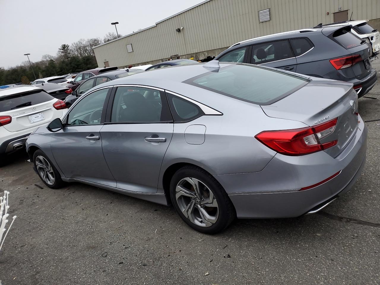 VIN 1HGCV1F50JA172114 2018 HONDA ACCORD no.2