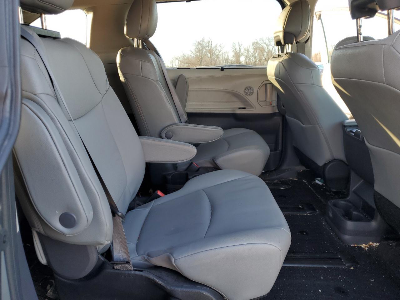 2022 Toyota Sienna - Image 11