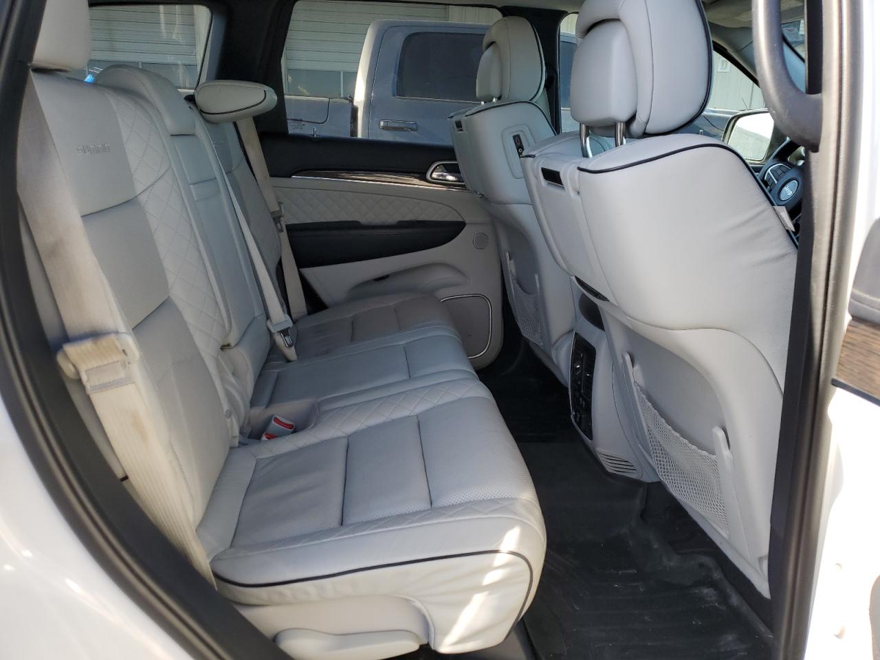 2018 Jeep Grand Cherokee - Image 11