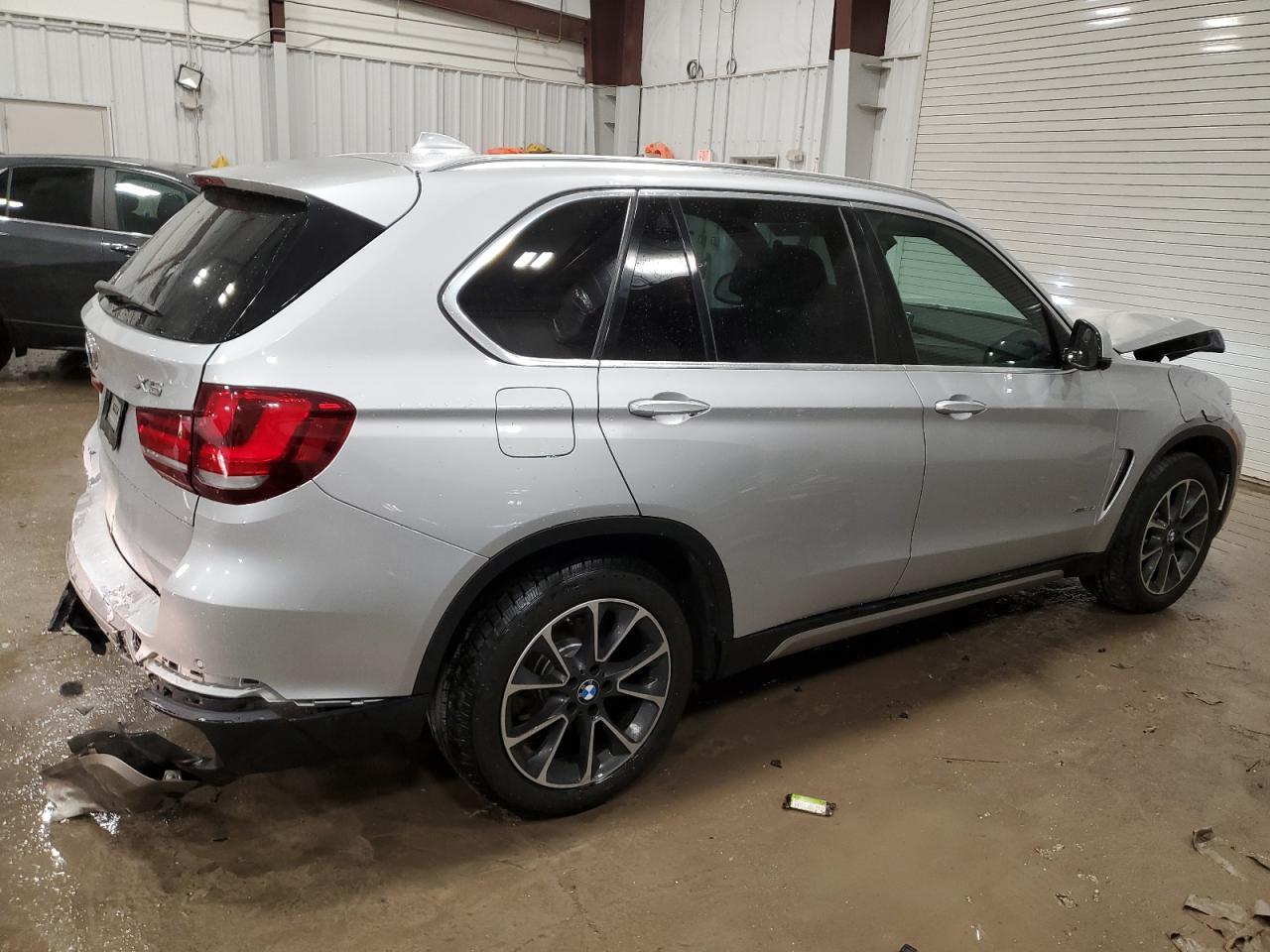 VIN 5UXKR0C52H0V65768 2017 BMW X5 no.3