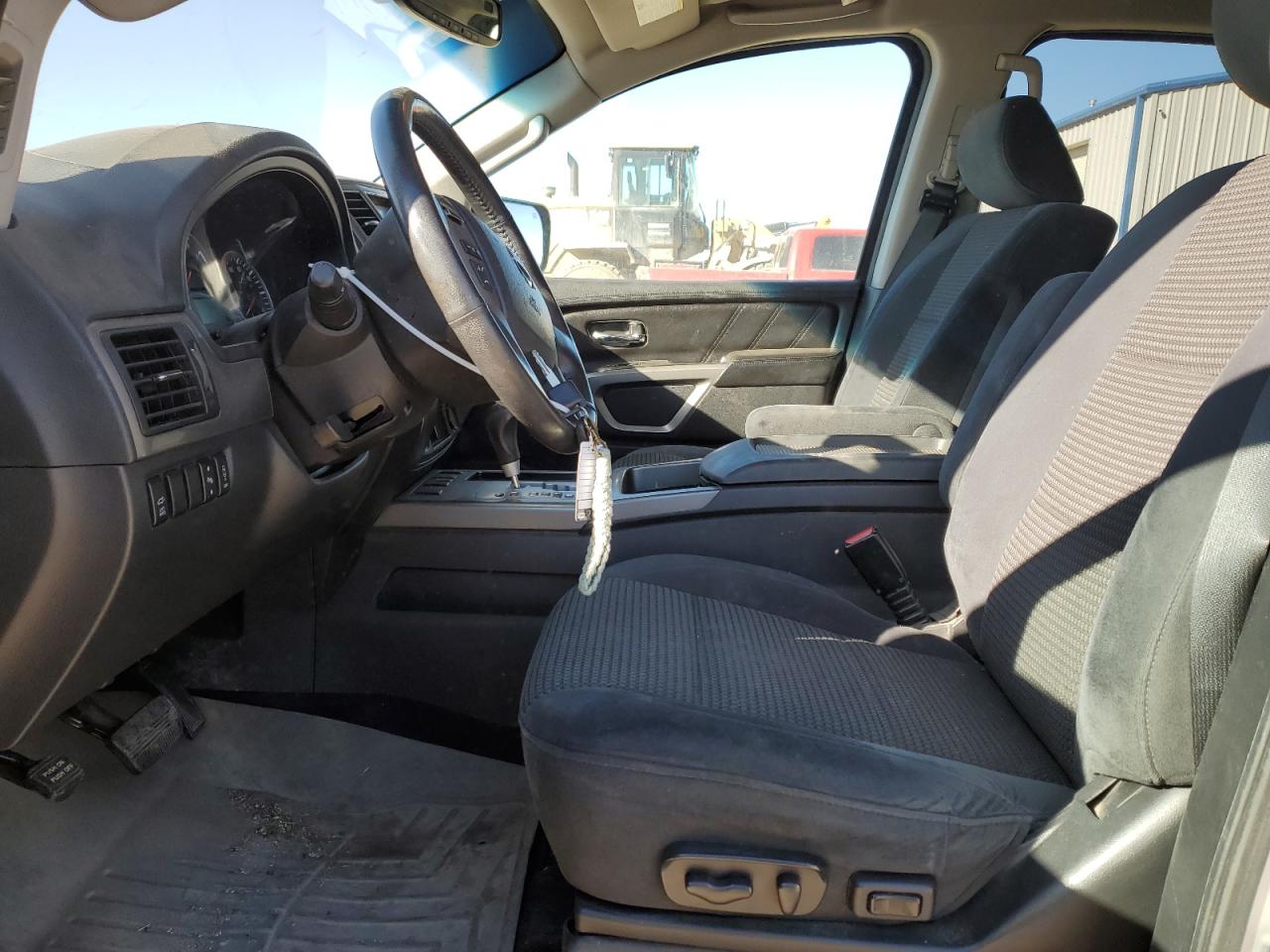 2015 Nissan Armada - Image 7