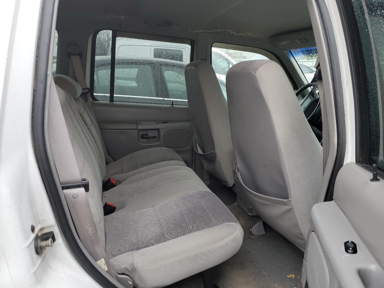 2001 Ford Explorer - Image 11