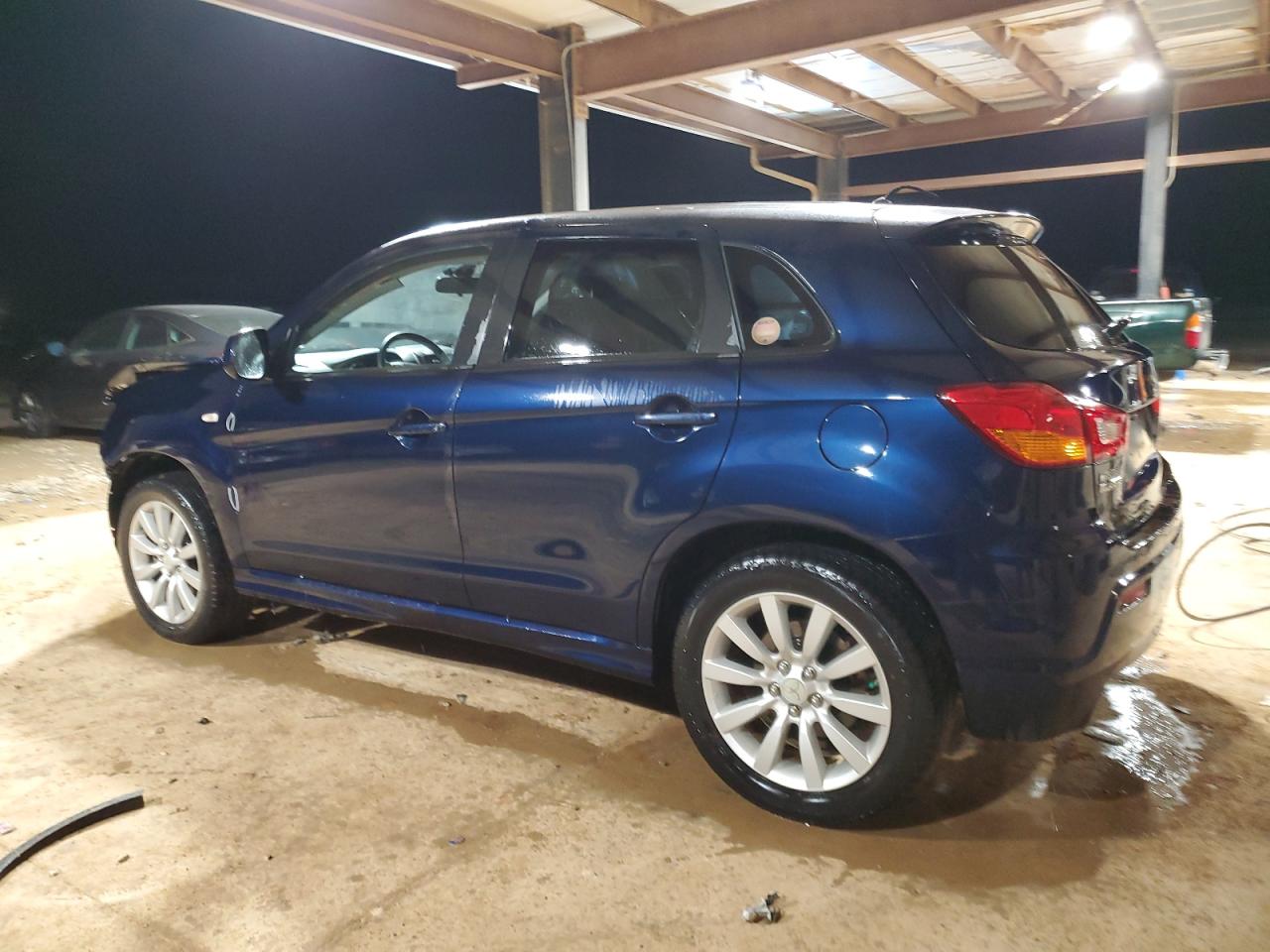 2011 Mitsubishi Outlander - Image 2
