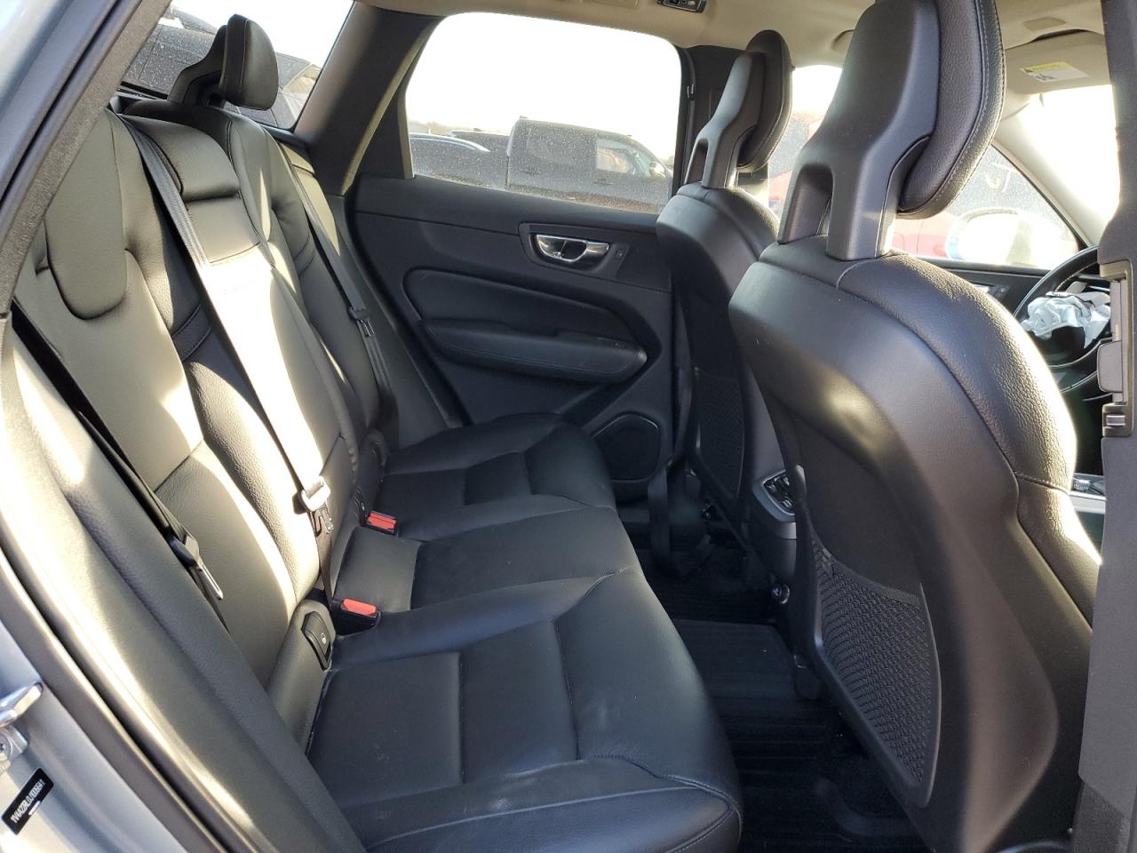 2018 Volvo XC60 - Image 11