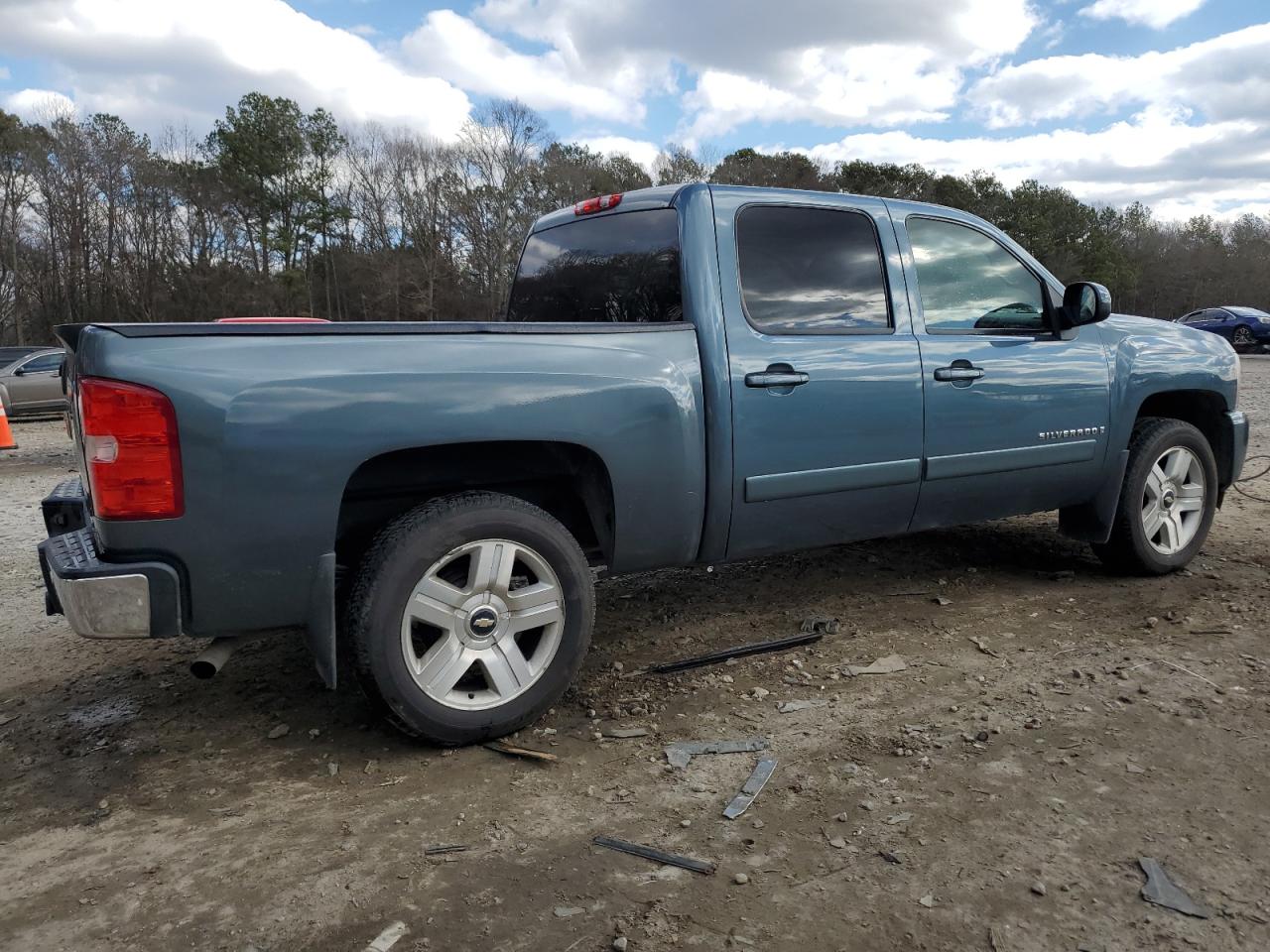 2007 Chevrolet Silverado - Image 3