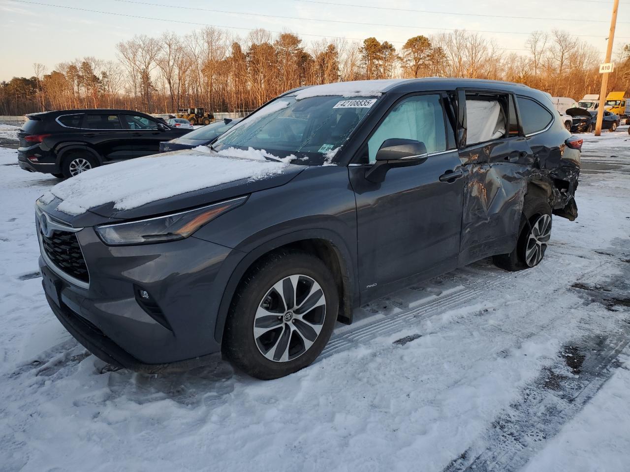 2022 Toyota Highlander - Image 1