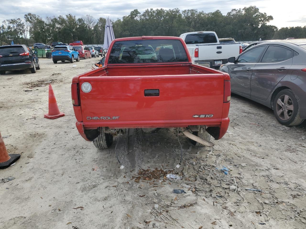 2000 Chevrolet S-10 Pickup - Image 6