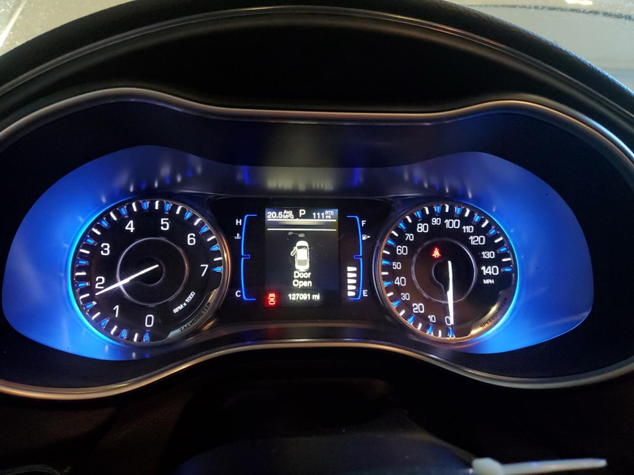 2016 Chrysler 200 - Image 9