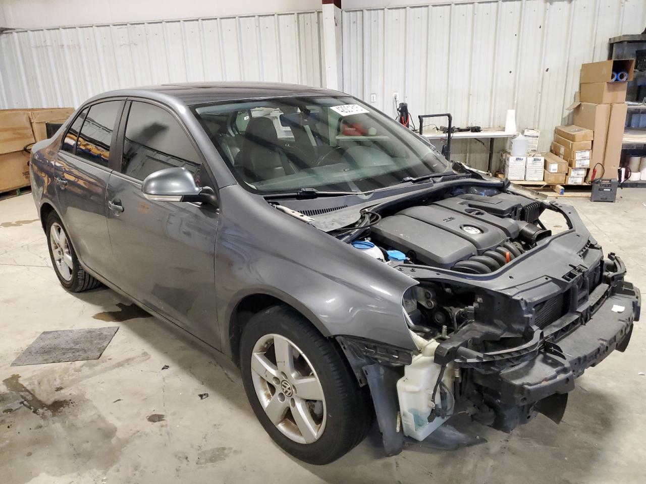 2010 Volkswagen Jetta - Image 4