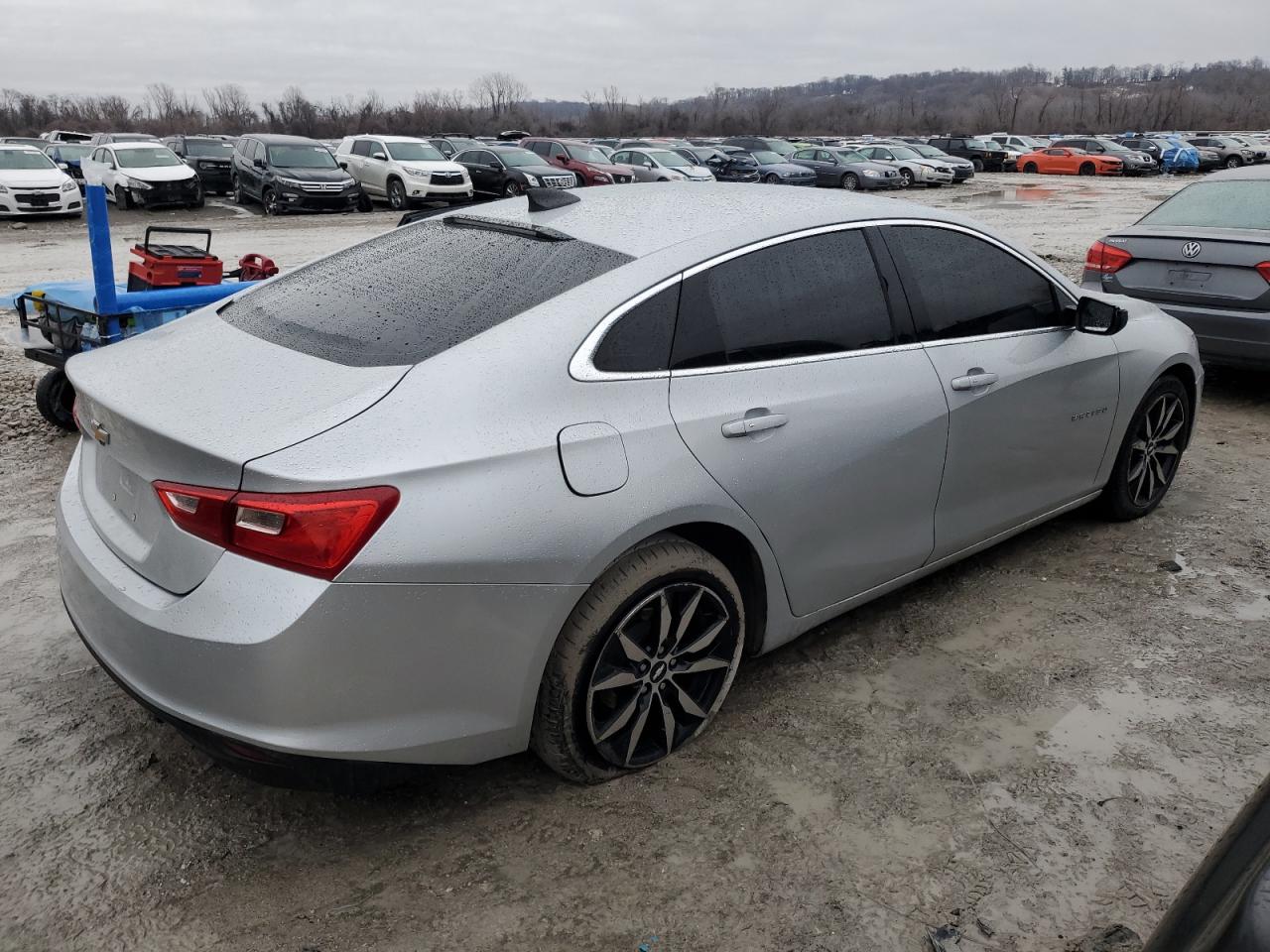2017 Chevrolet Malibu - Image 3