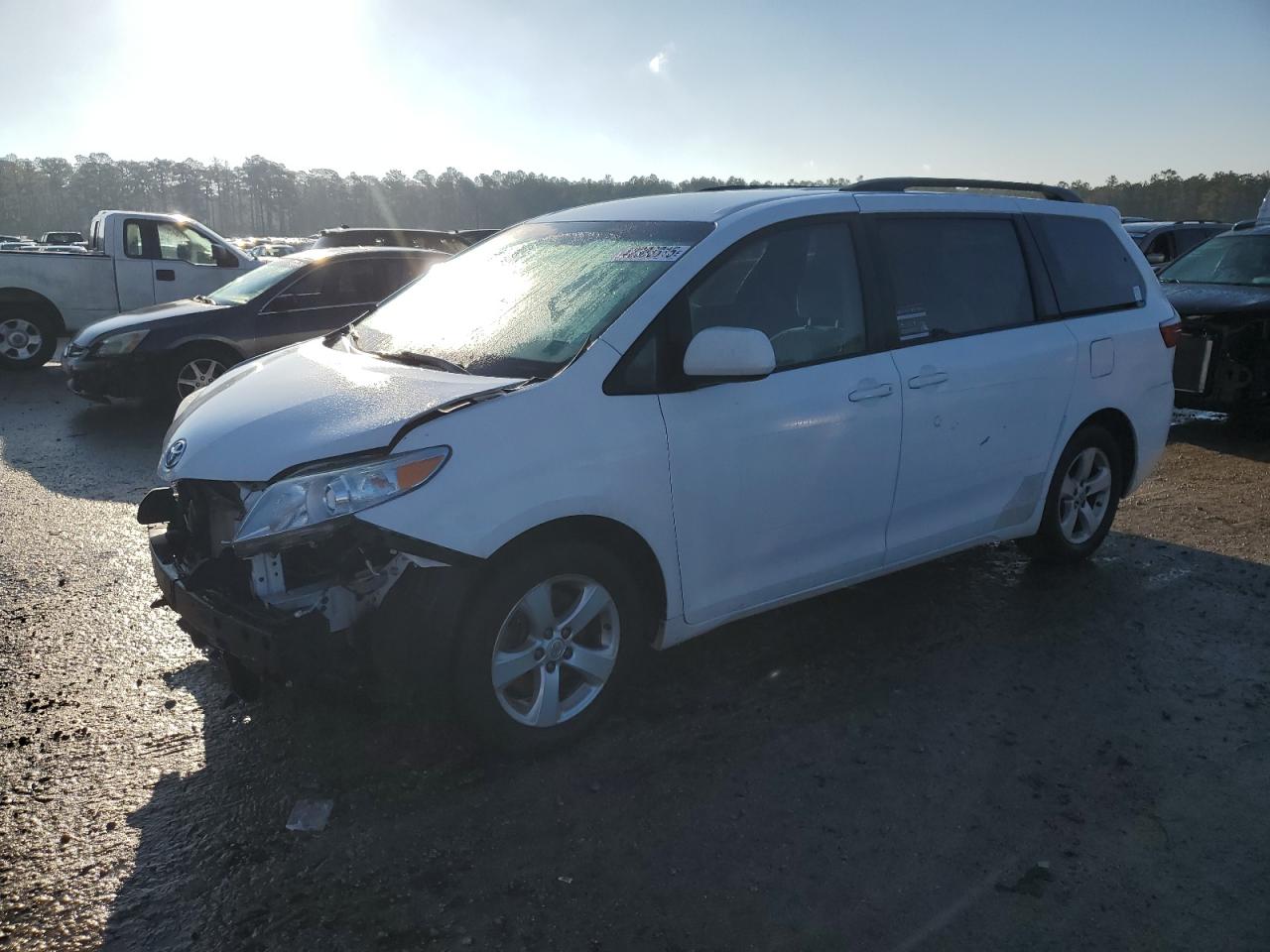 2015 Toyota Sienna - Image 1