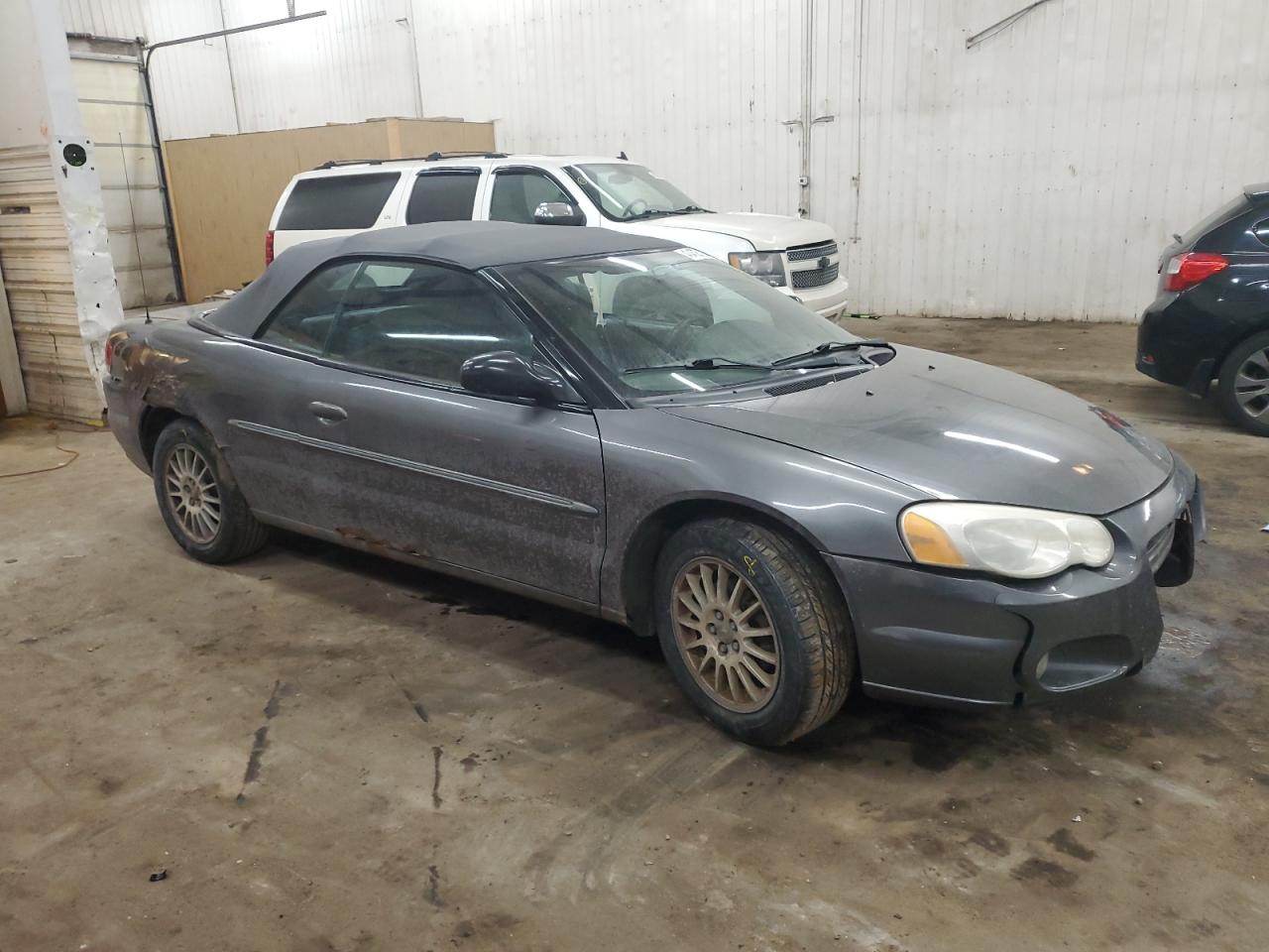 2005 Chrysler Sebring - Image 4