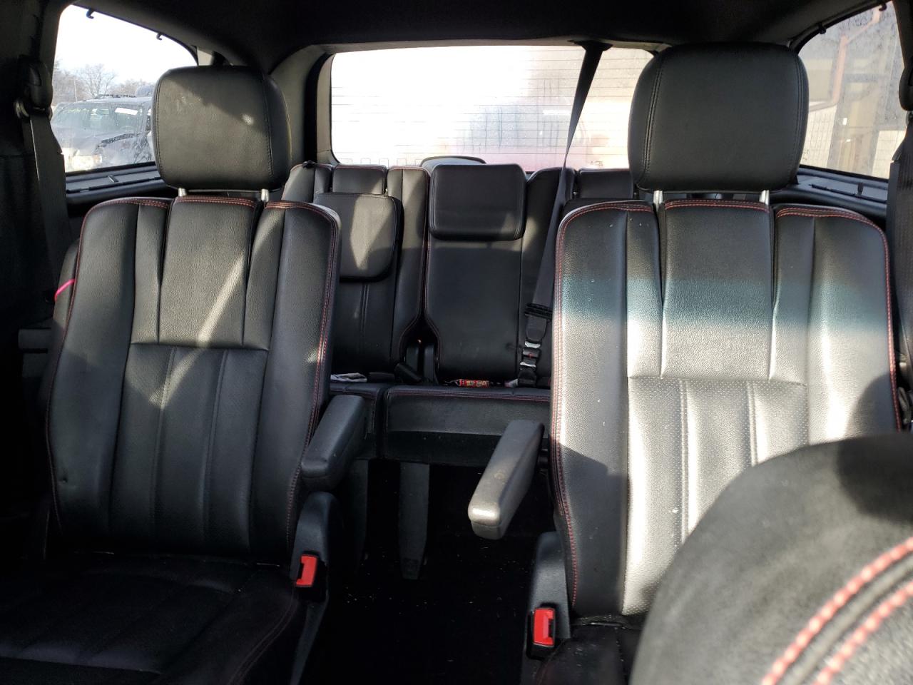 2017 Dodge Caravan - Image 10