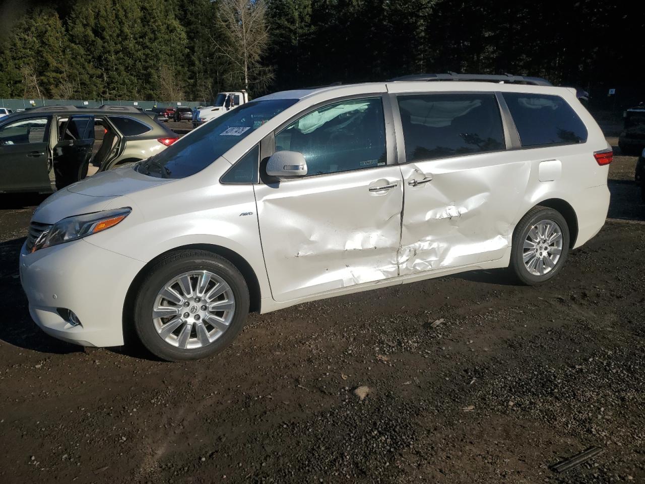 2016 Toyota Sienna - Image 1