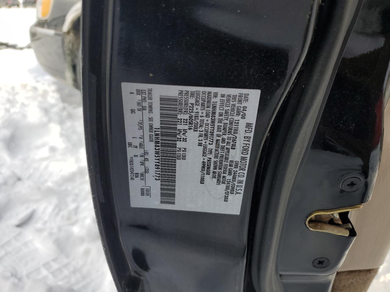 2000 Lincoln Town Car Cartier VIN: 1LNHM83W5YY891773 Lot: 61326375