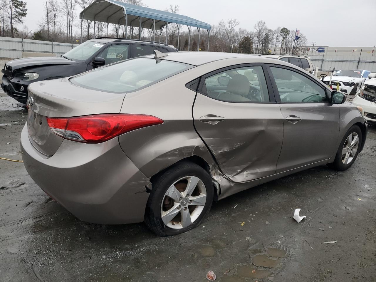 2013 Hyundai Elantra - Image 3