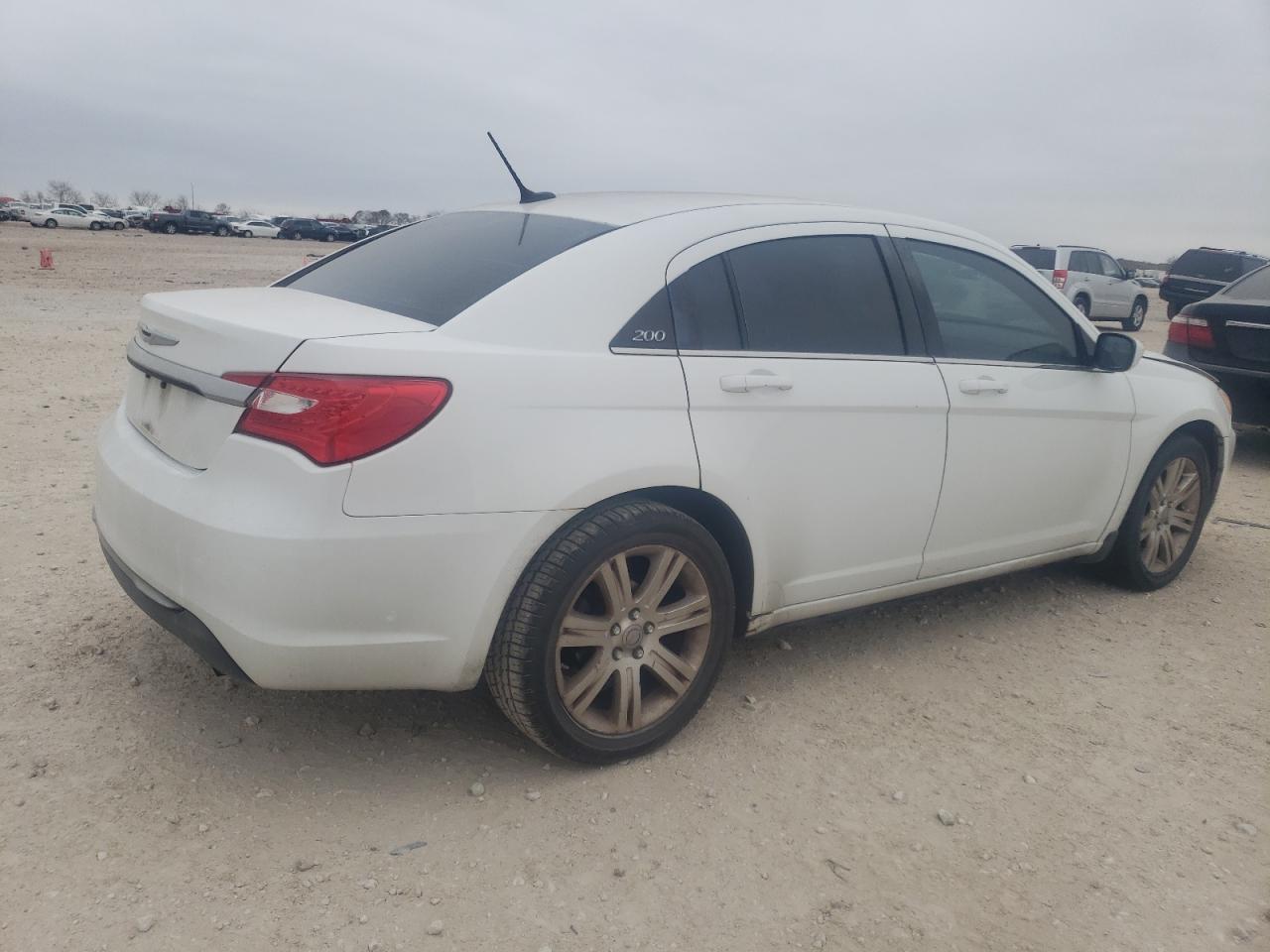 2013 Chrysler 200 - Image 3