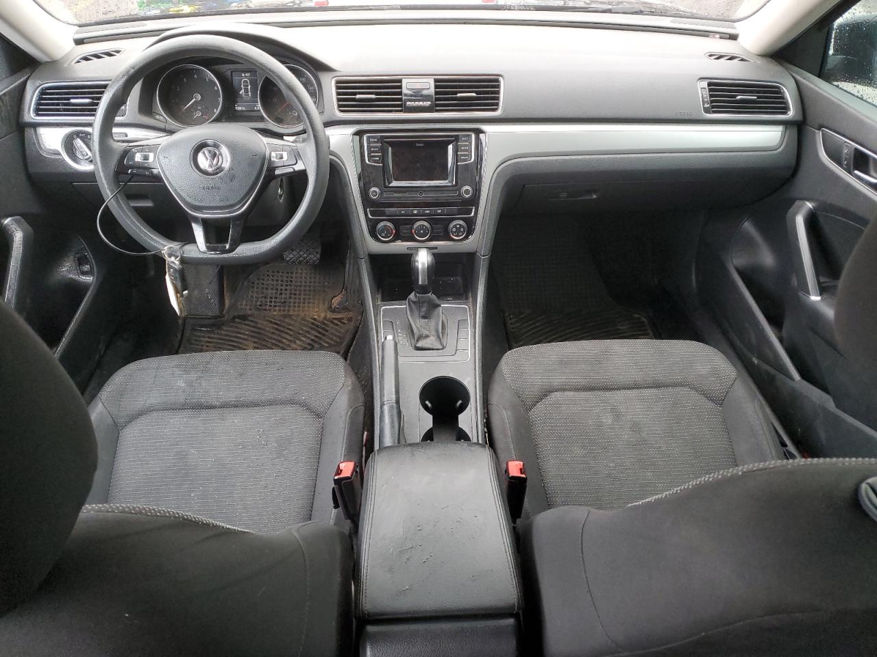 2018 Volkswagen Passat - Image 8