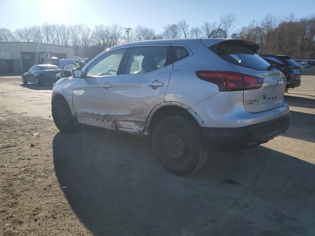 2019 Nissan Rogue - Image 2