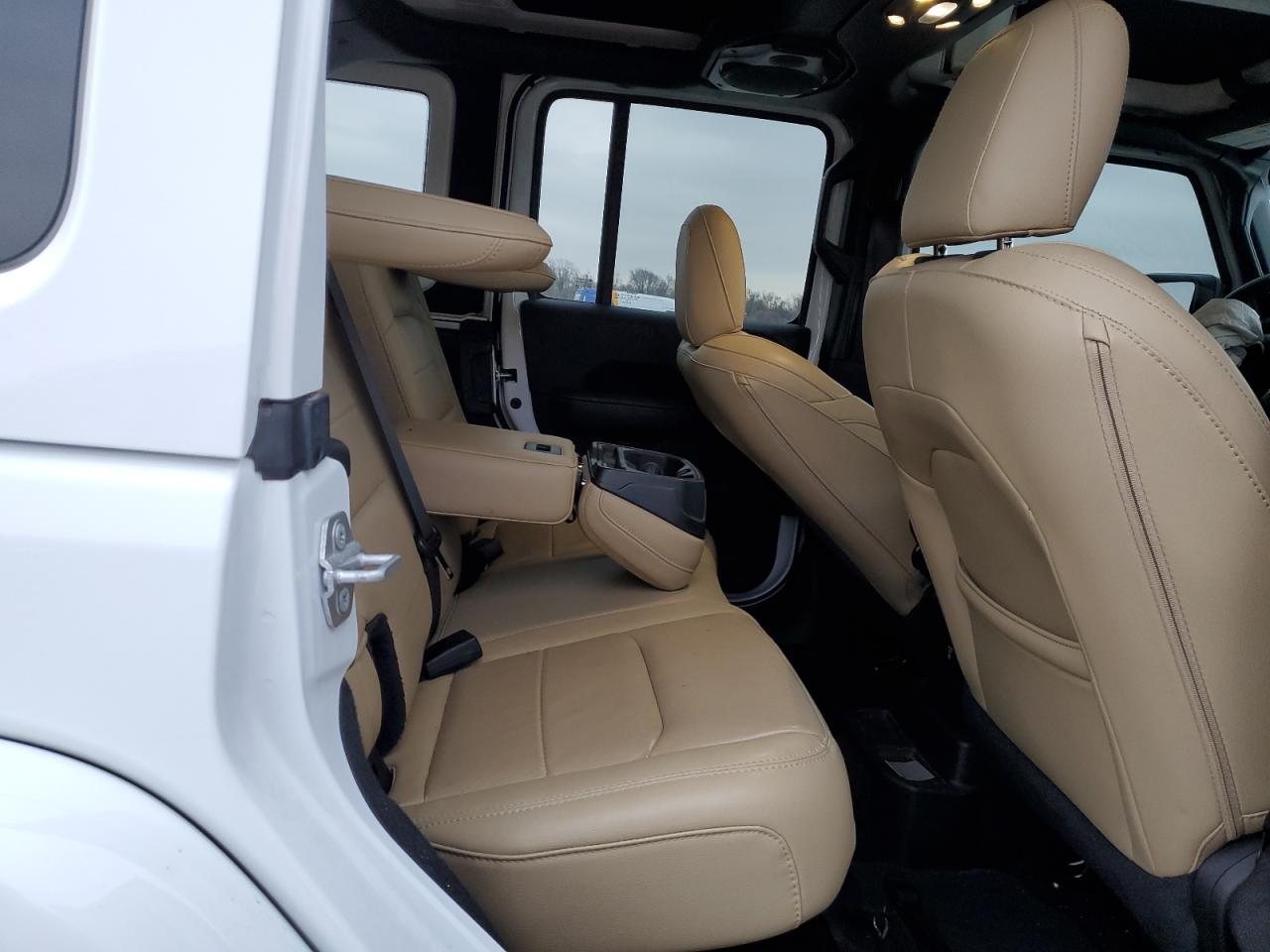 2019 Jeep Wrangler - Image 11