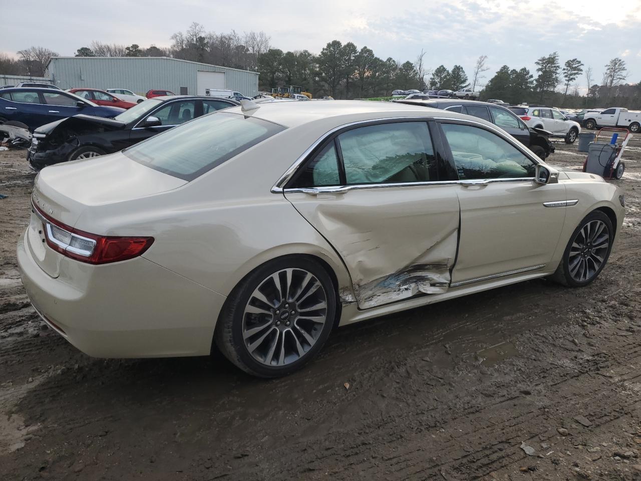 2018 Lincoln Continental - Image 3