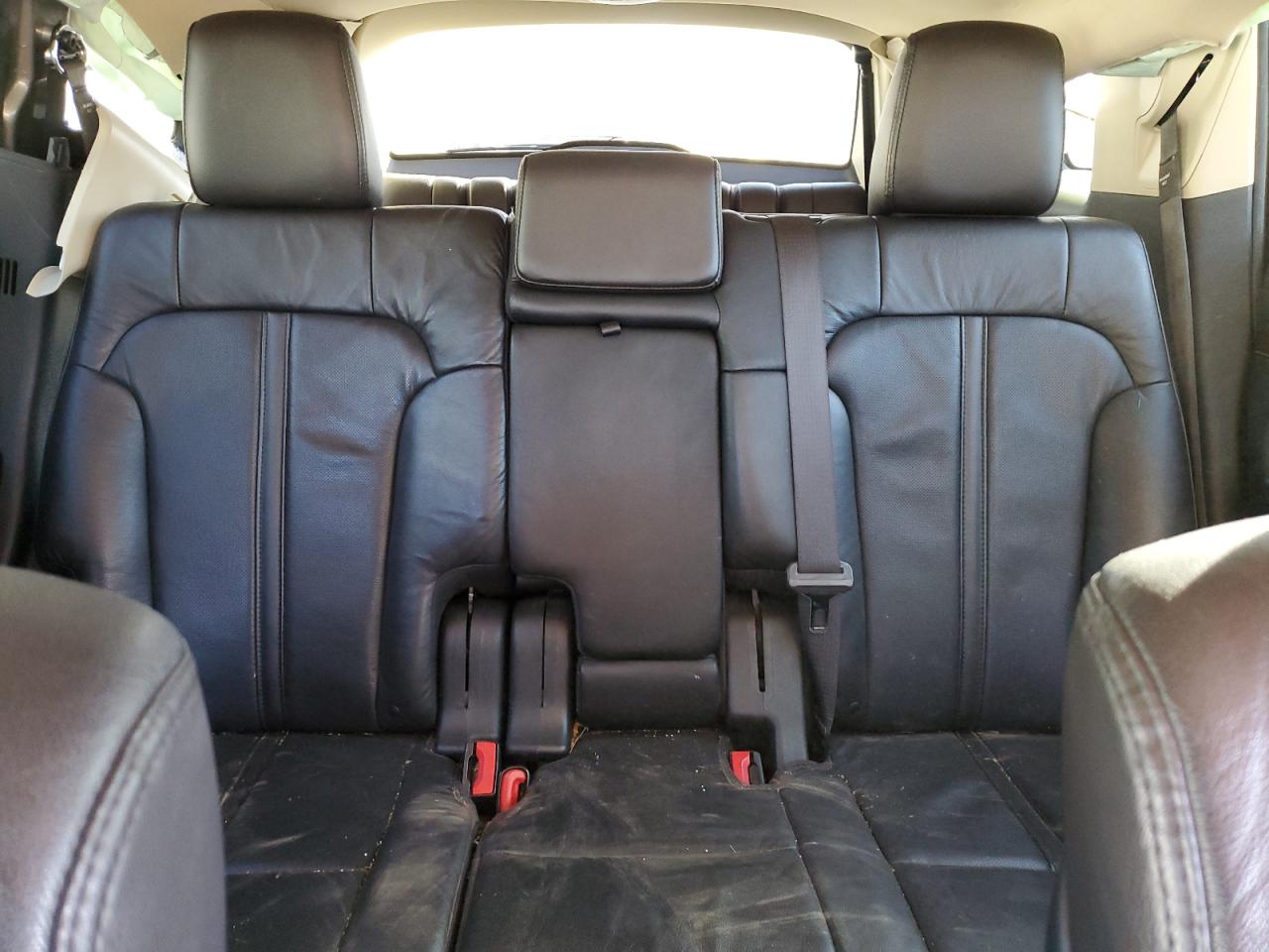 2015 Lincoln MKT - Image 10