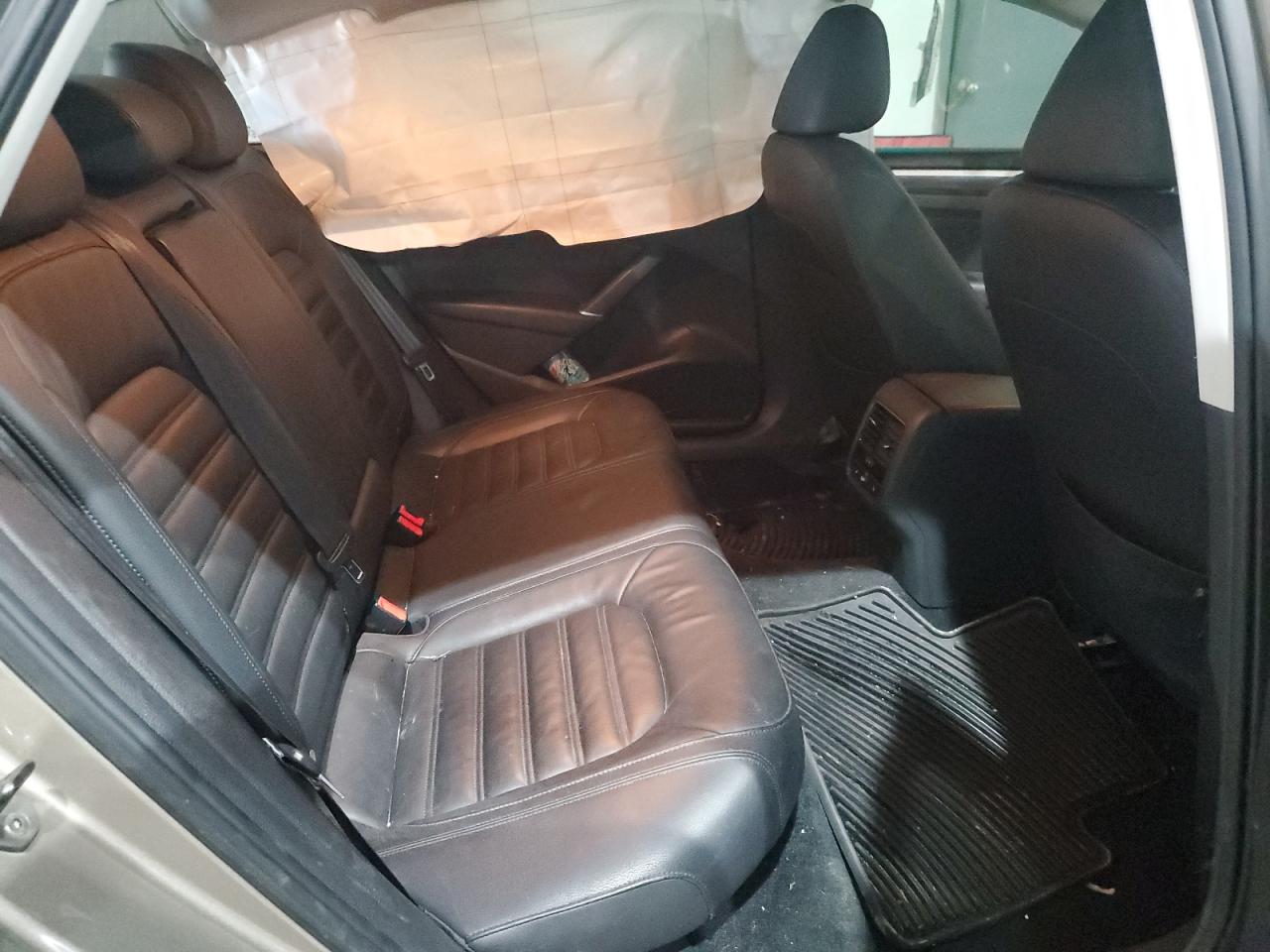 2016 Volkswagen Passat - Image 10