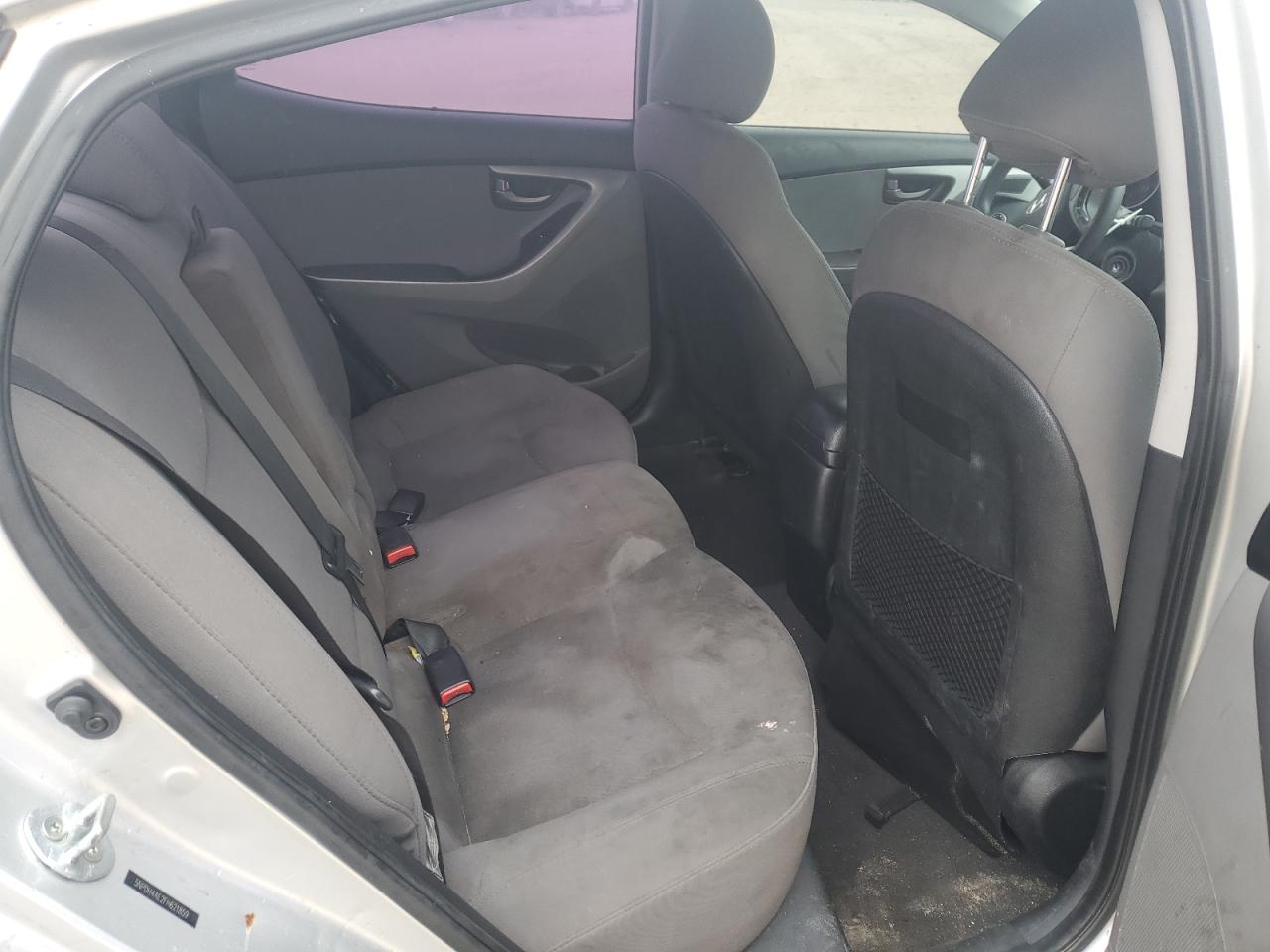 2015 Hyundai Elantra - Image 10
