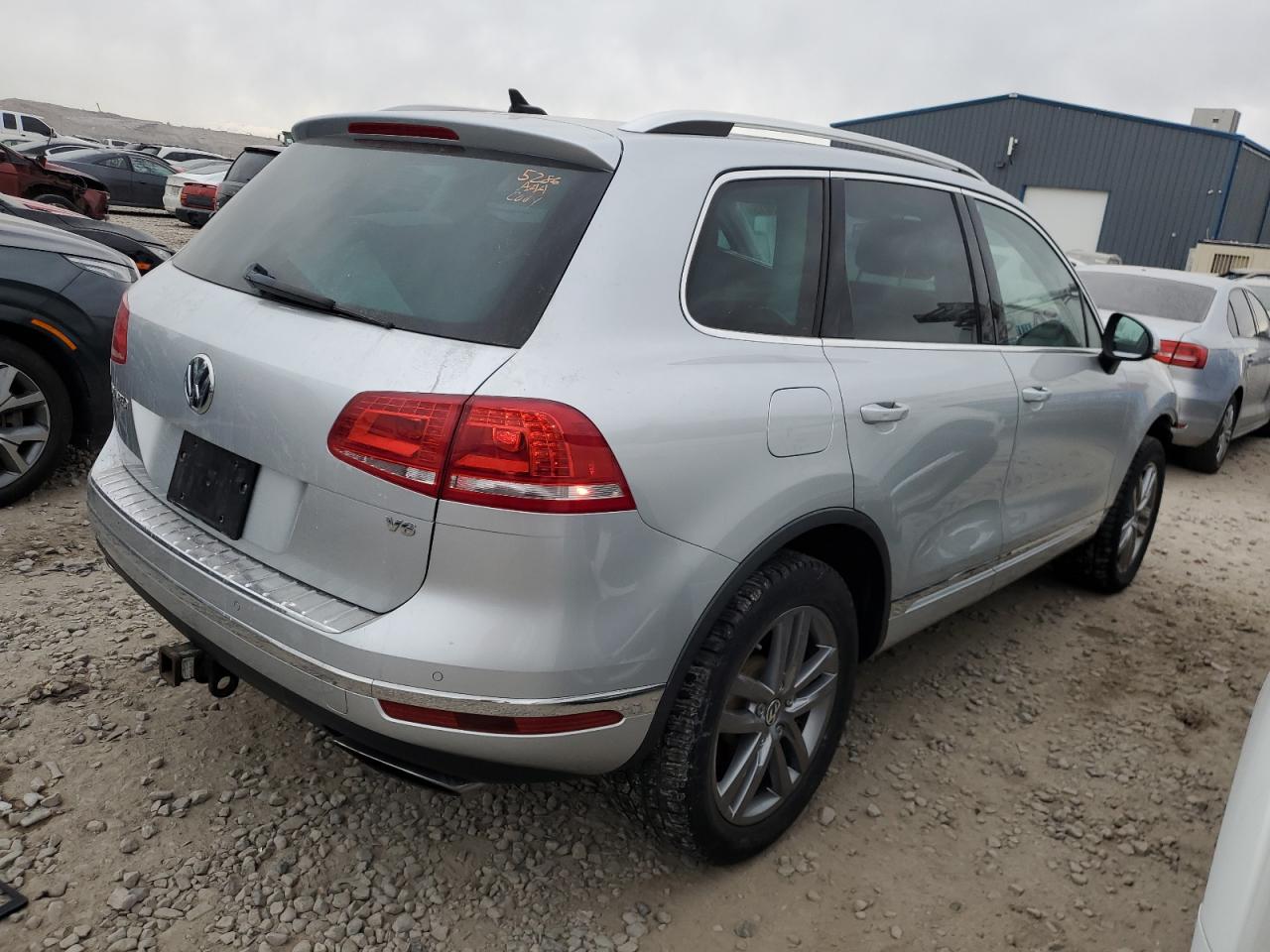 2016 Volkswagen Touareg - Image 3