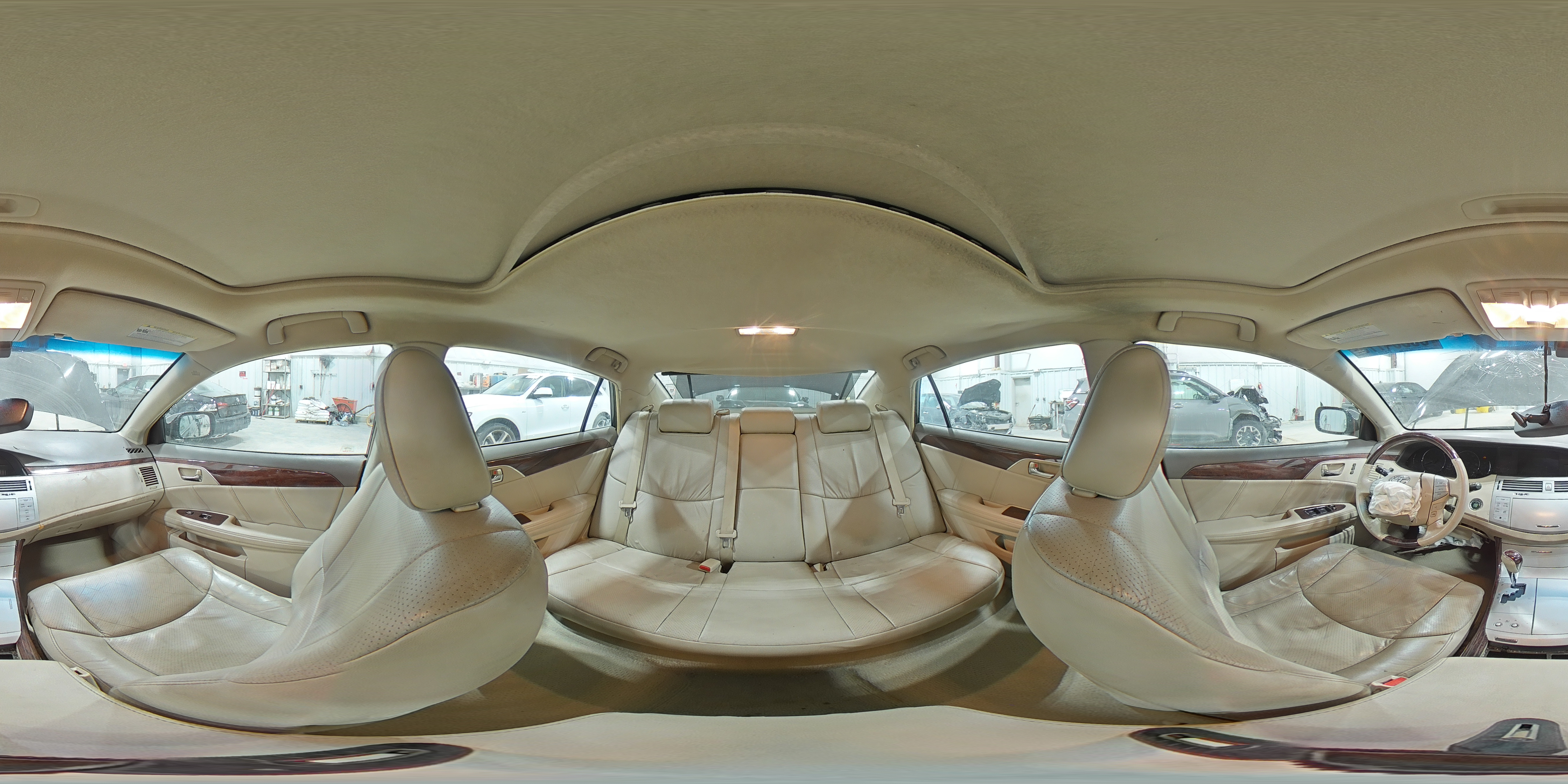 2010 Toyota Avalon - Image 12