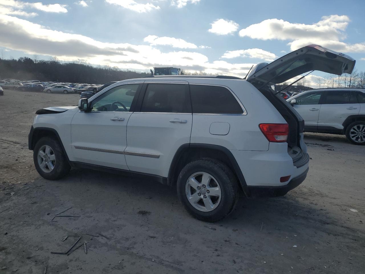 2013 Jeep Grand Cherokee - Image 2