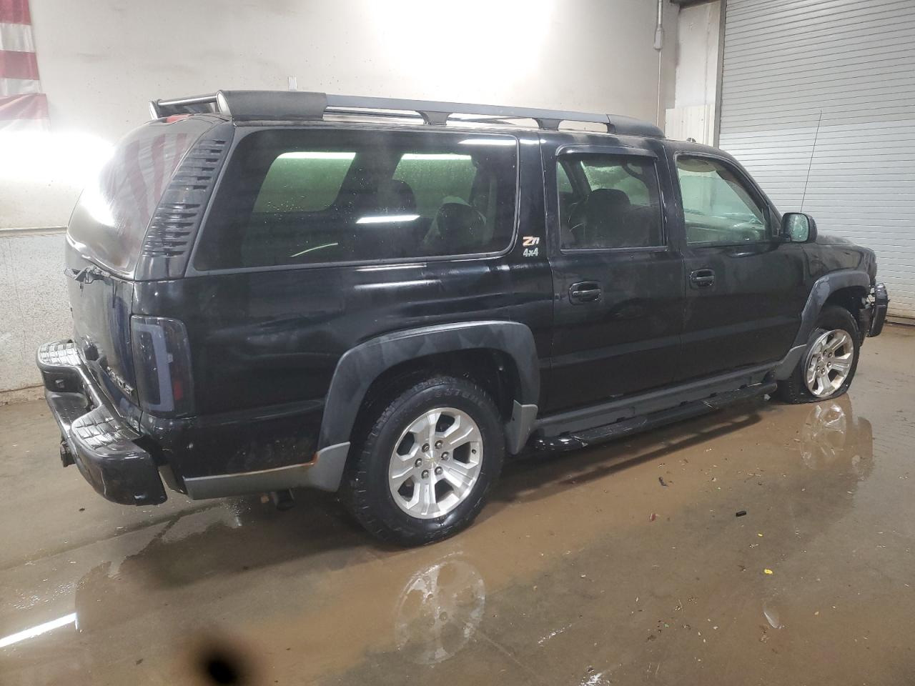 2004 Chevrolet Suburban - Image 3
